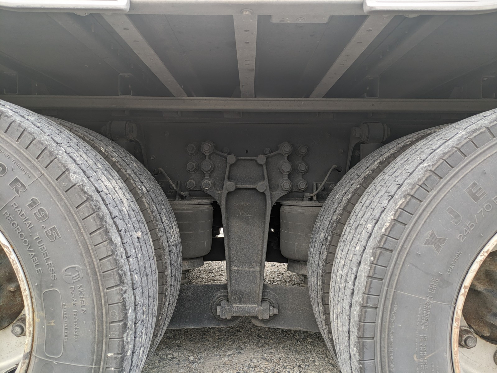 いすゞ ギガ 2PG-CYJ77C(8x4)の写真24