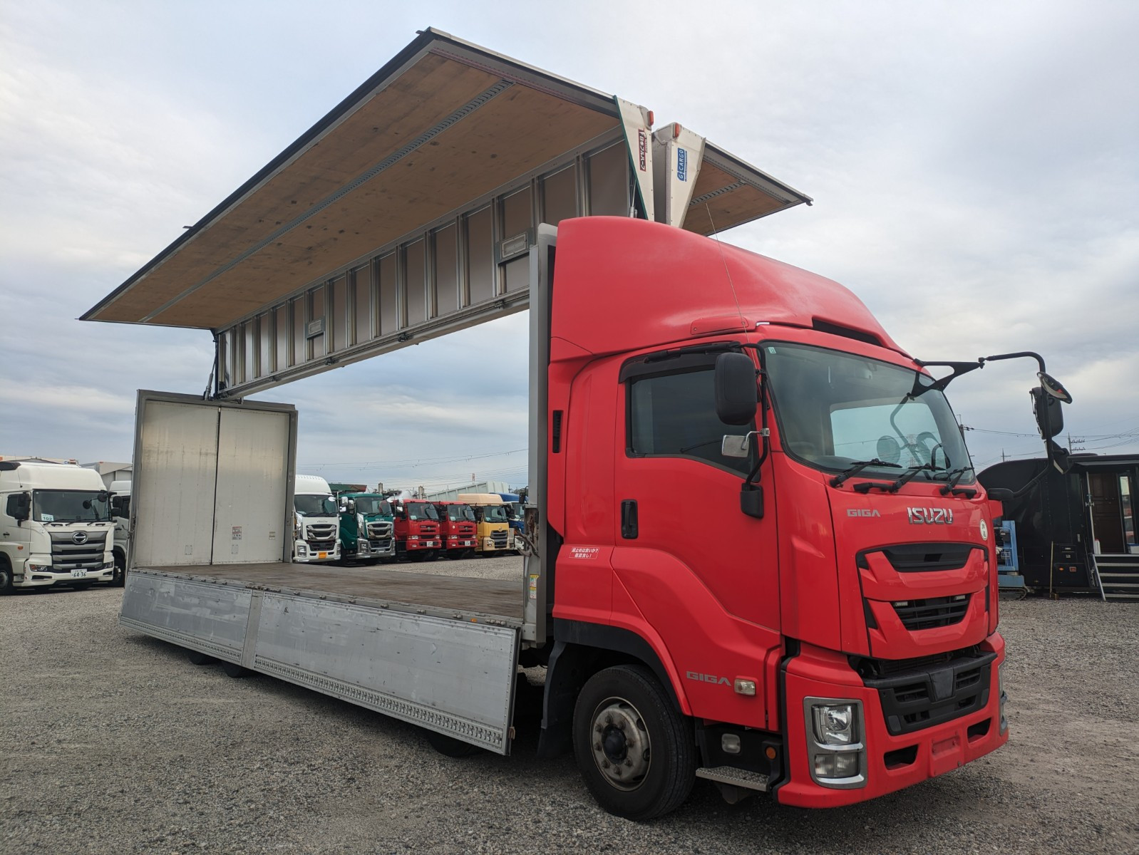 いすゞ ギガ 2PG-CYJ77C(8x4)の写真34