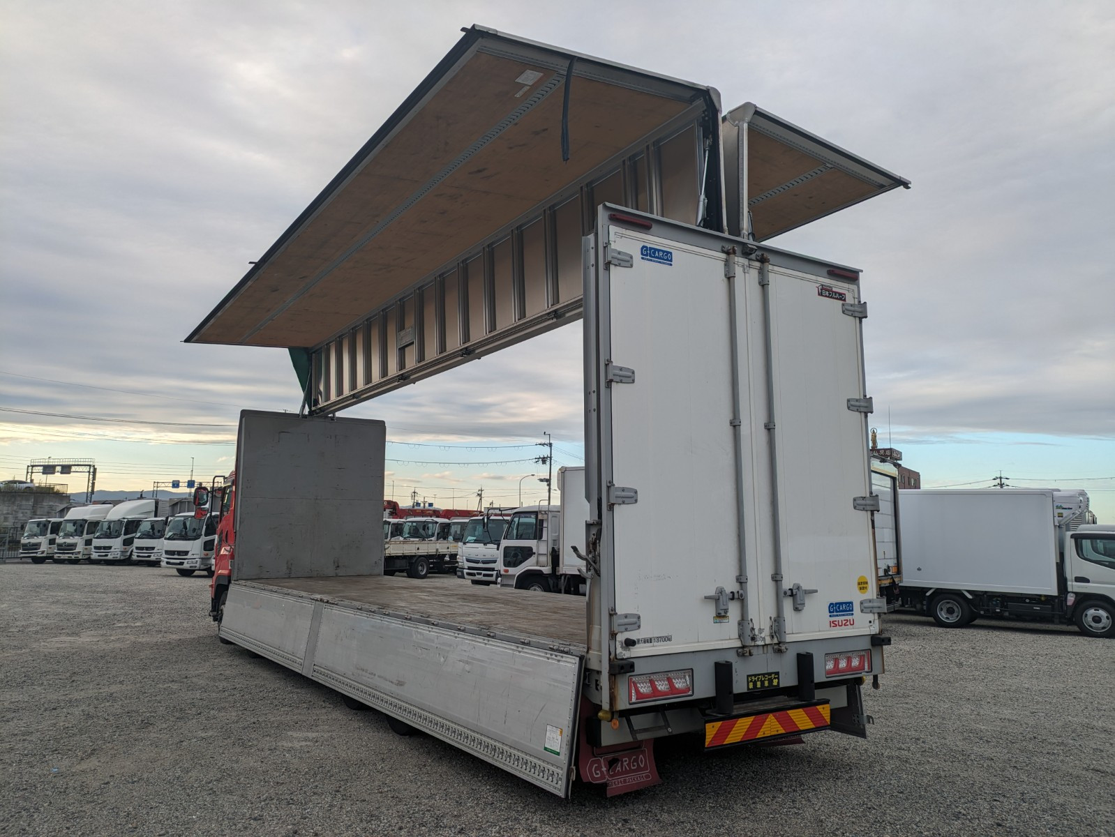 いすゞ ギガ 2PG-CYJ77C(8x4)の写真36