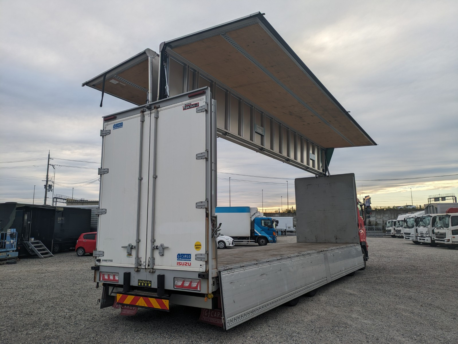 いすゞ ギガ 2PG-CYJ77C(8x4)の写真37