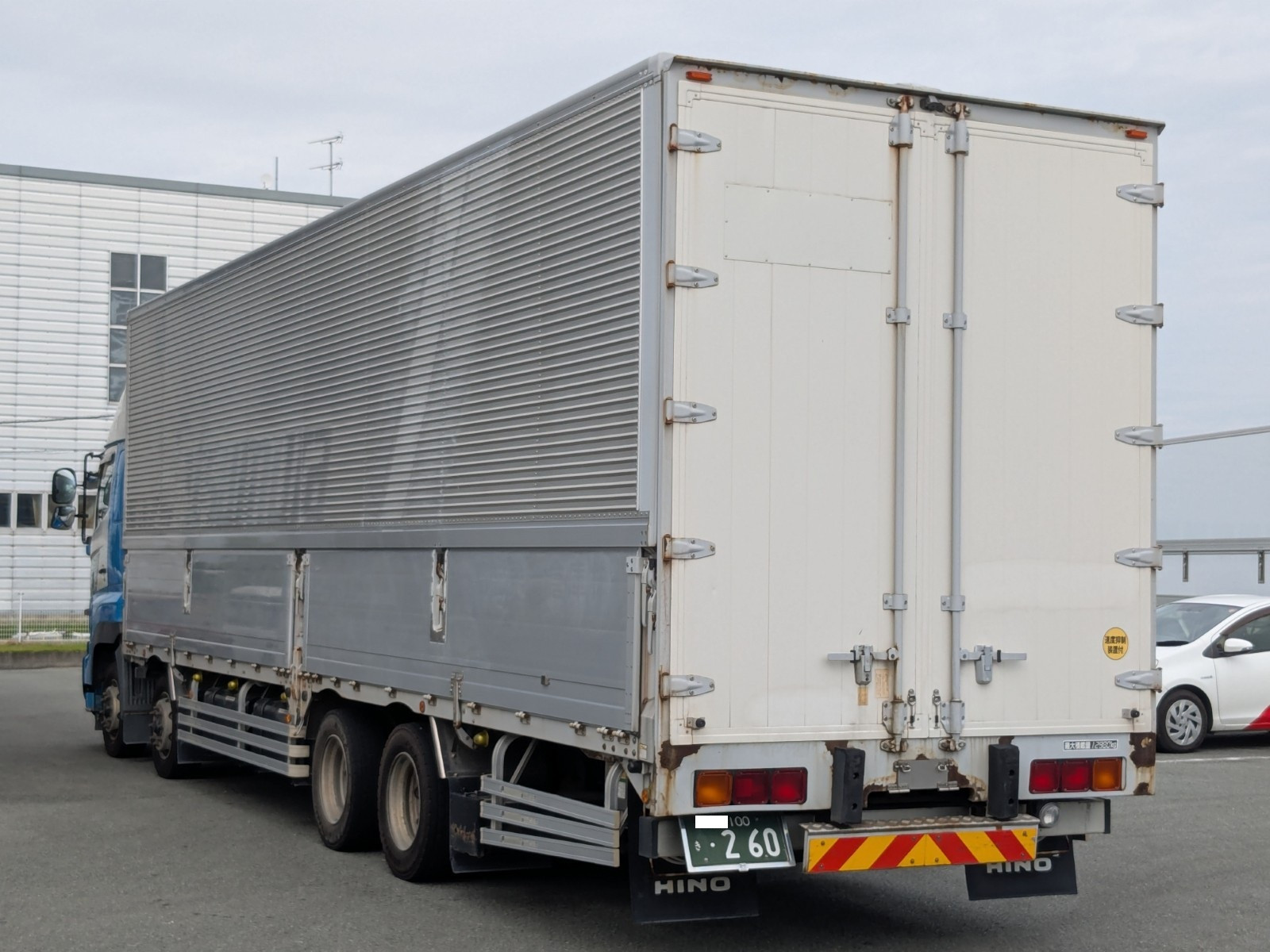 日野 プロフィア QKG-FW1EXBG(8x4)の写真4