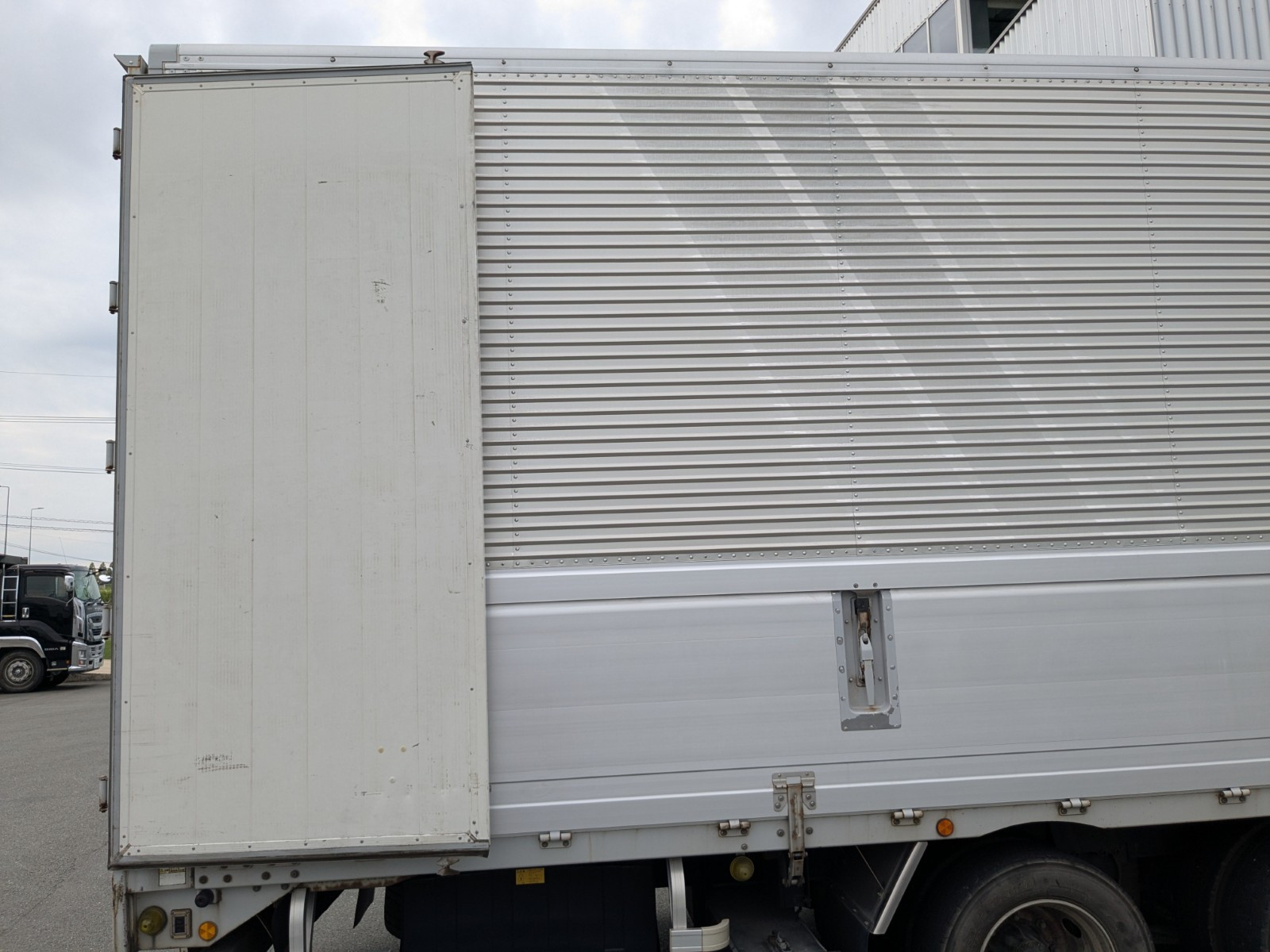 日野 プロフィア QKG-FW1EXBG(8x4)の写真15