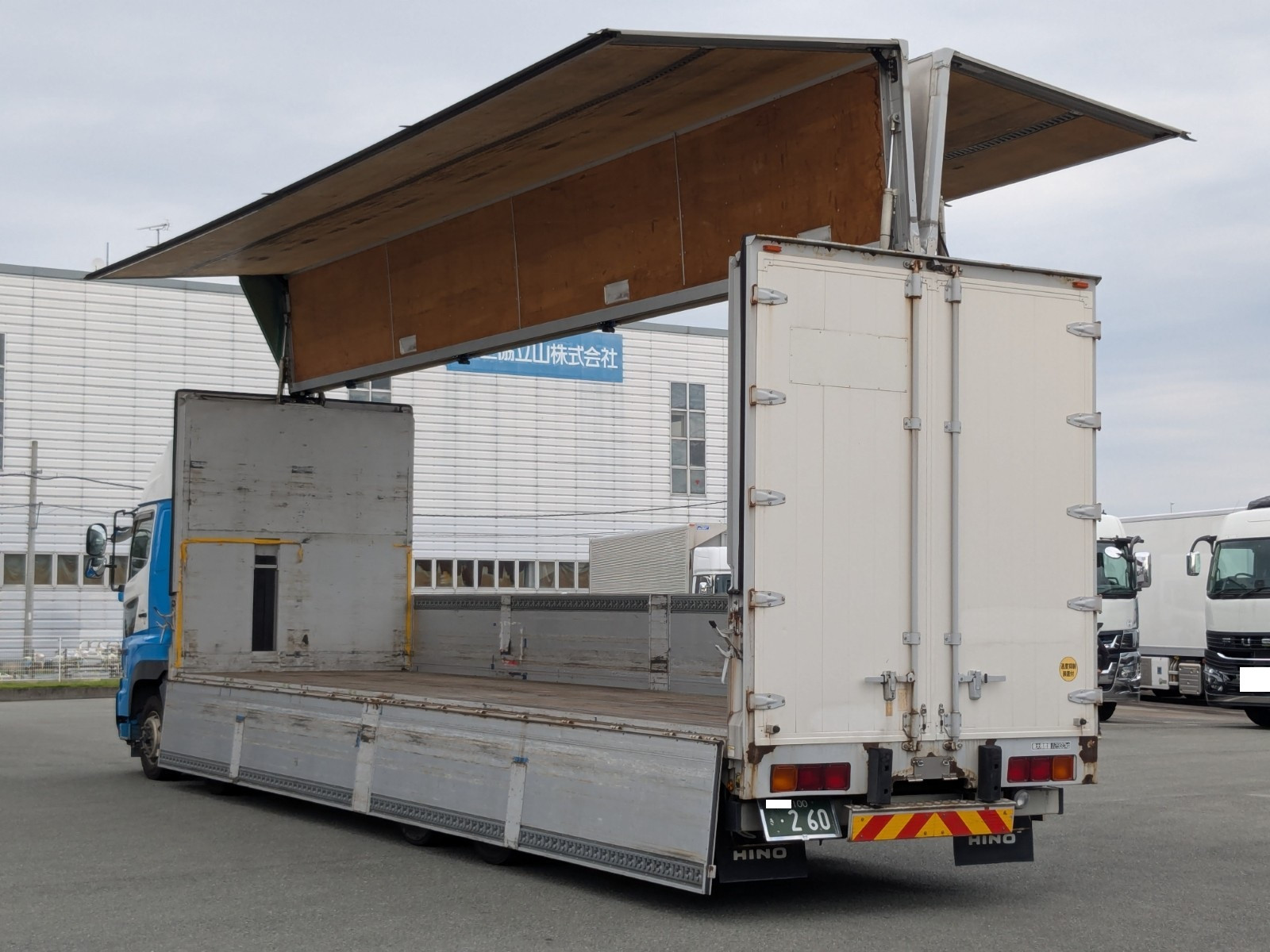 日野 プロフィア QKG-FW1EXBG(8x4)の写真31