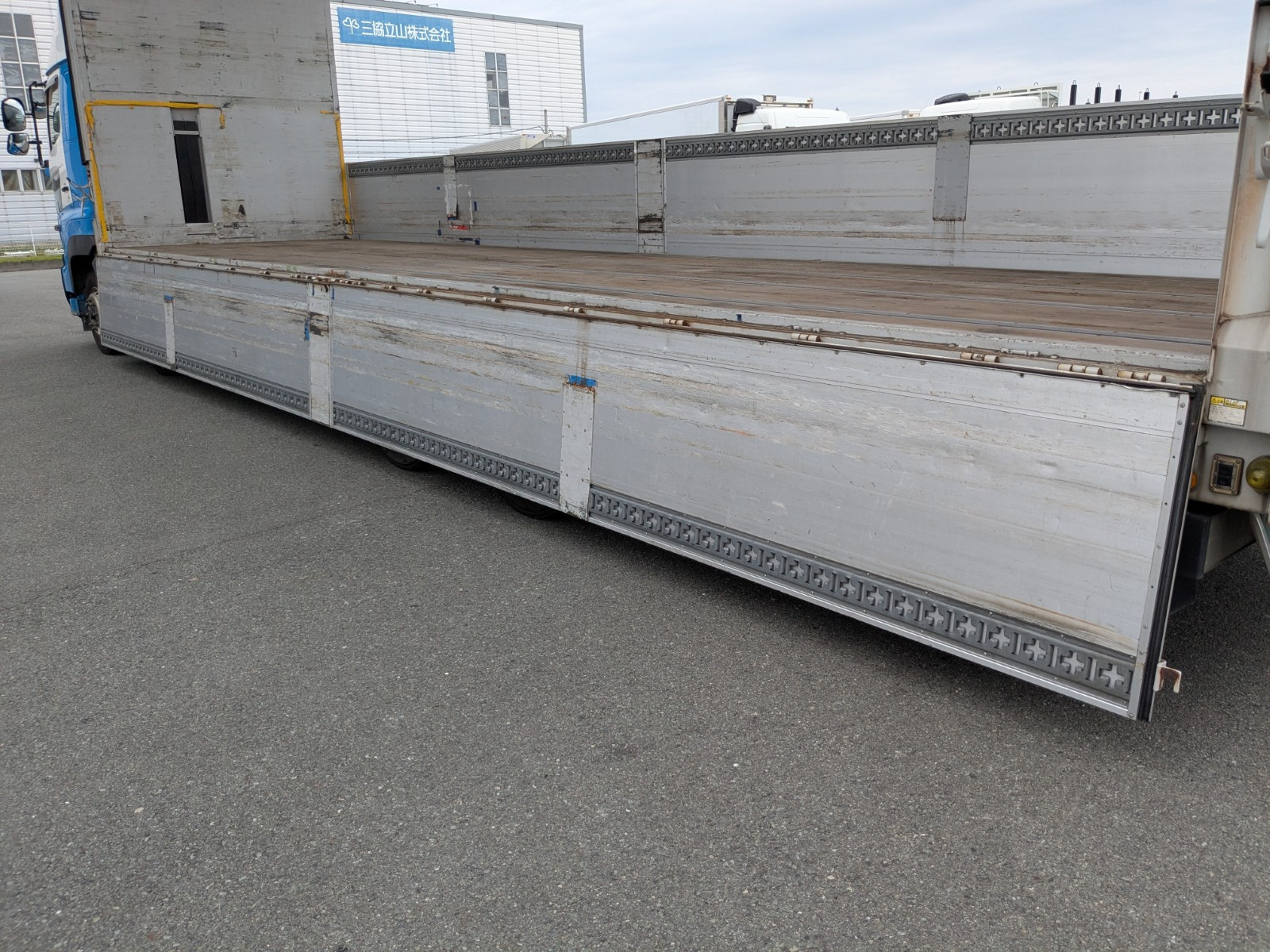 日野 プロフィア QKG-FW1EXBG(8x4)の写真32