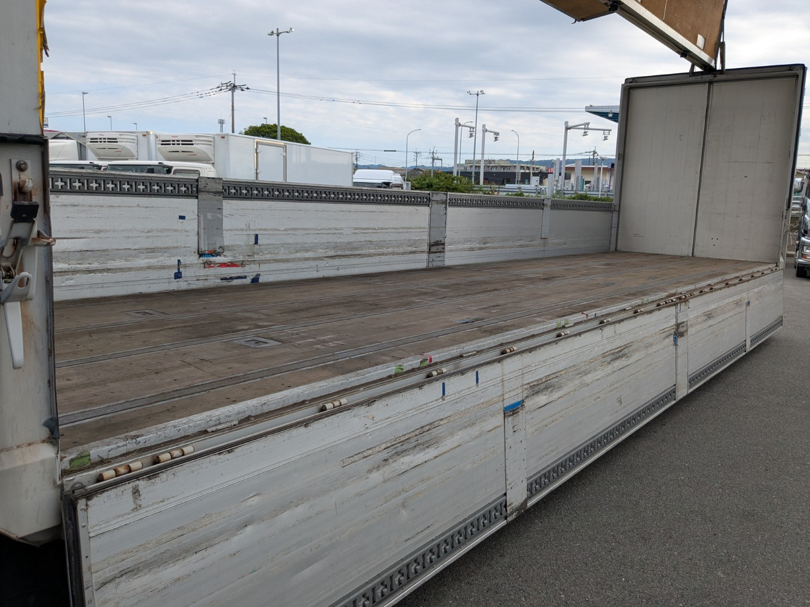 日野 プロフィア QKG-FW1EXBG(8x4)の写真33