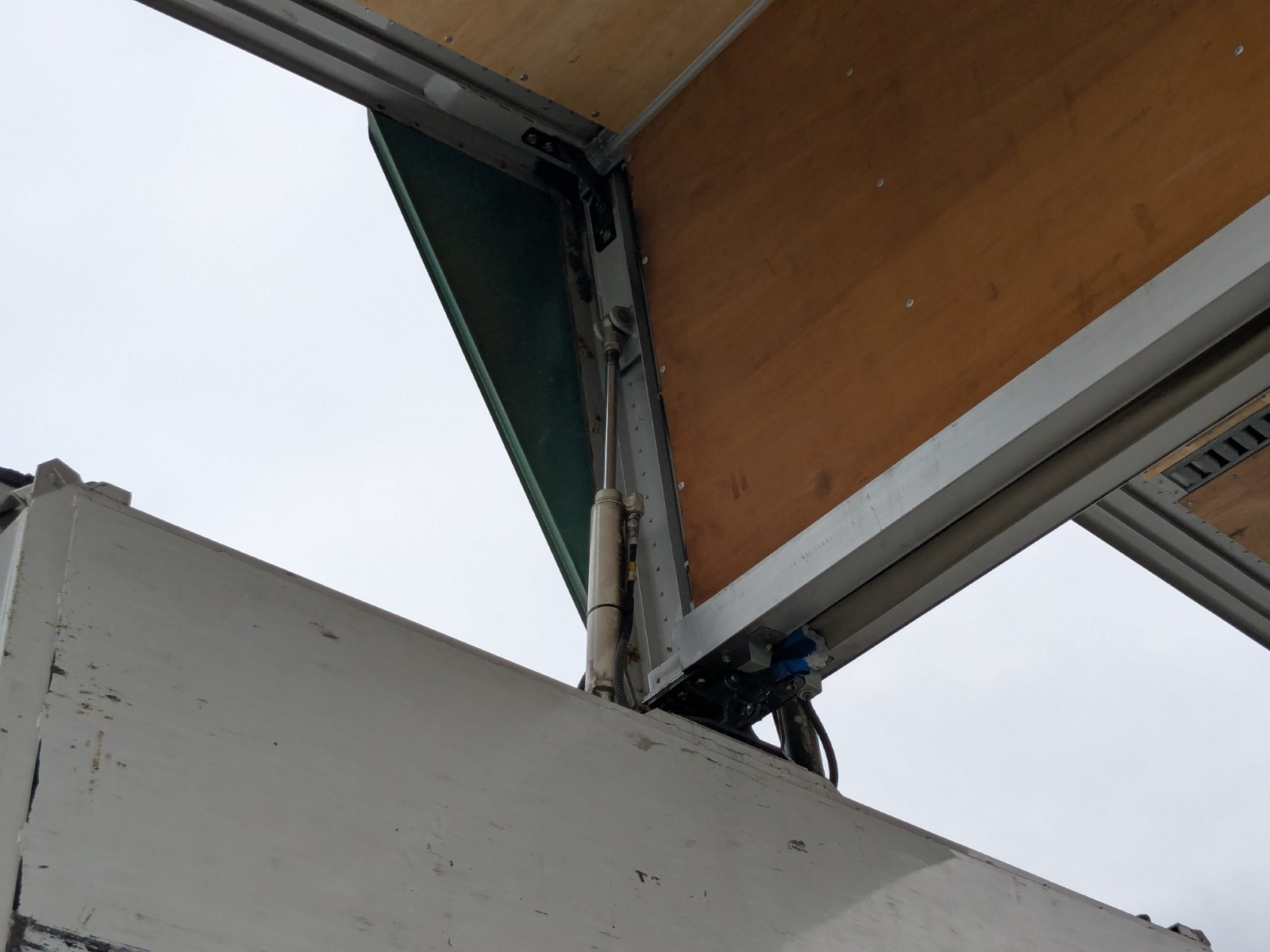 日野 プロフィア QKG-FW1EXBG(8x4)の写真34