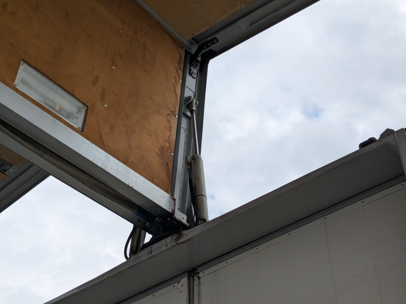 日野 プロフィア QKG-FW1EXBG(8x4)の写真35