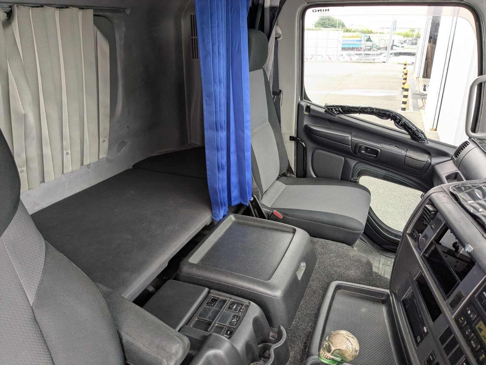 日野 プロフィア QKG-FW1EXBG(8x4)の写真37