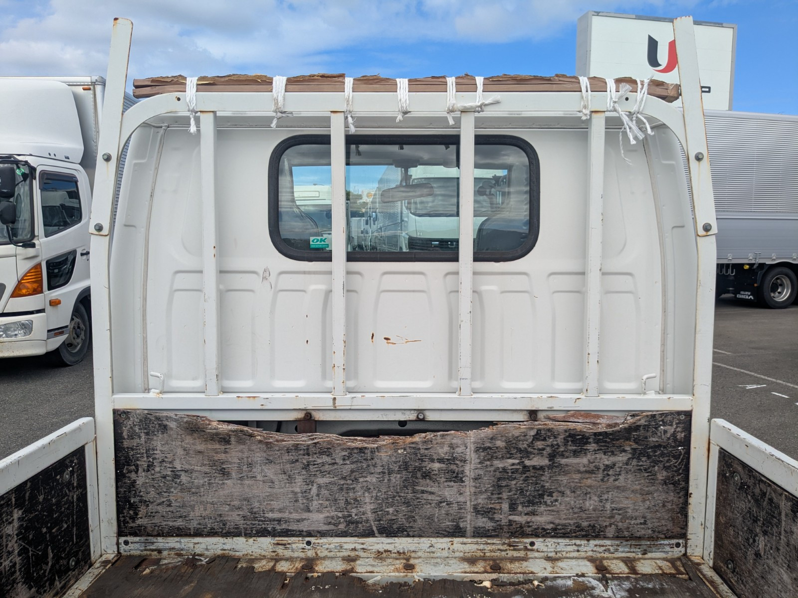 いすゞ エルフ TRG-NHR85A(2WD)の写真14