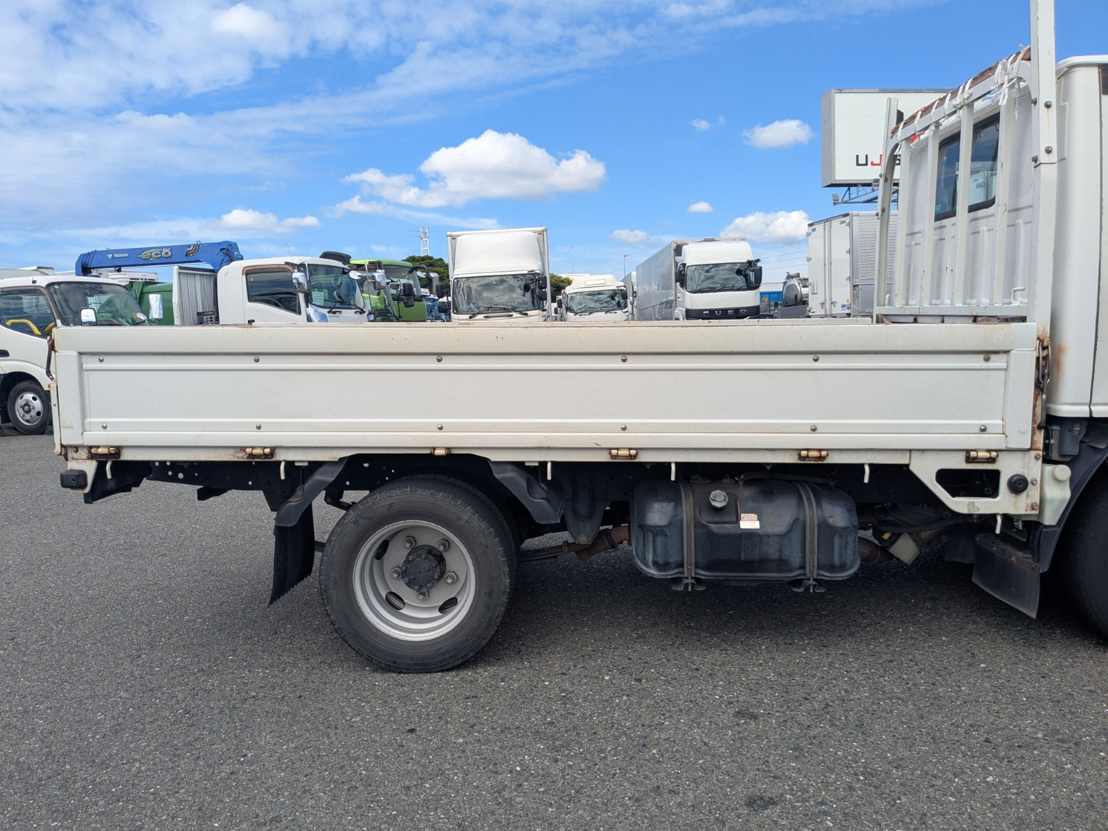 いすゞ エルフ TRG-NHR85A(2WD)の写真23