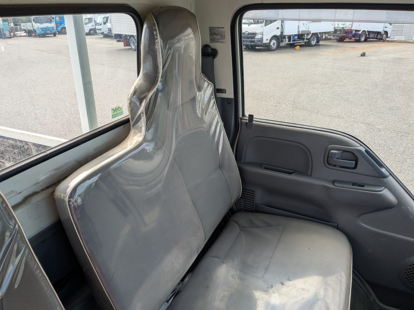 いすゞ エルフ TRG-NHR85A(2WD)の写真31