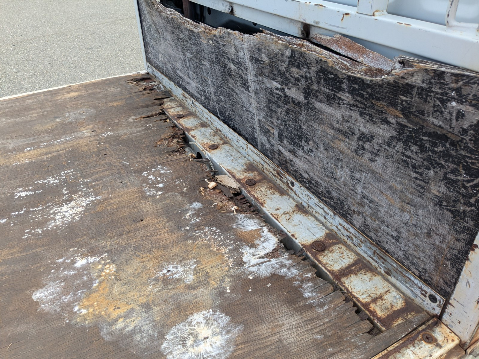 いすゞ エルフ TRG-NHR85A(2WD)の写真44