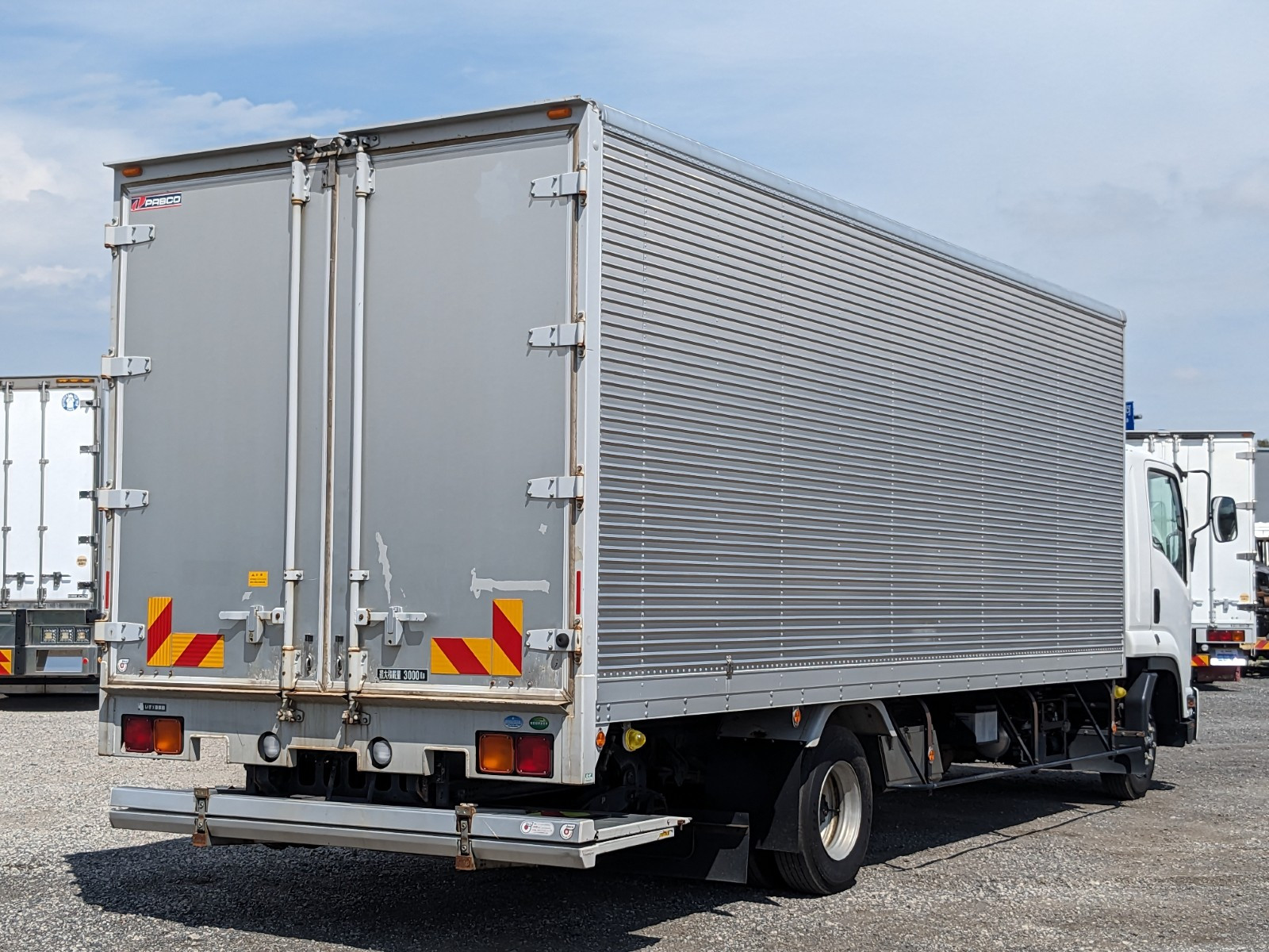 いすゞ フォワード TKG-FRR90S2(2WD)の写真5