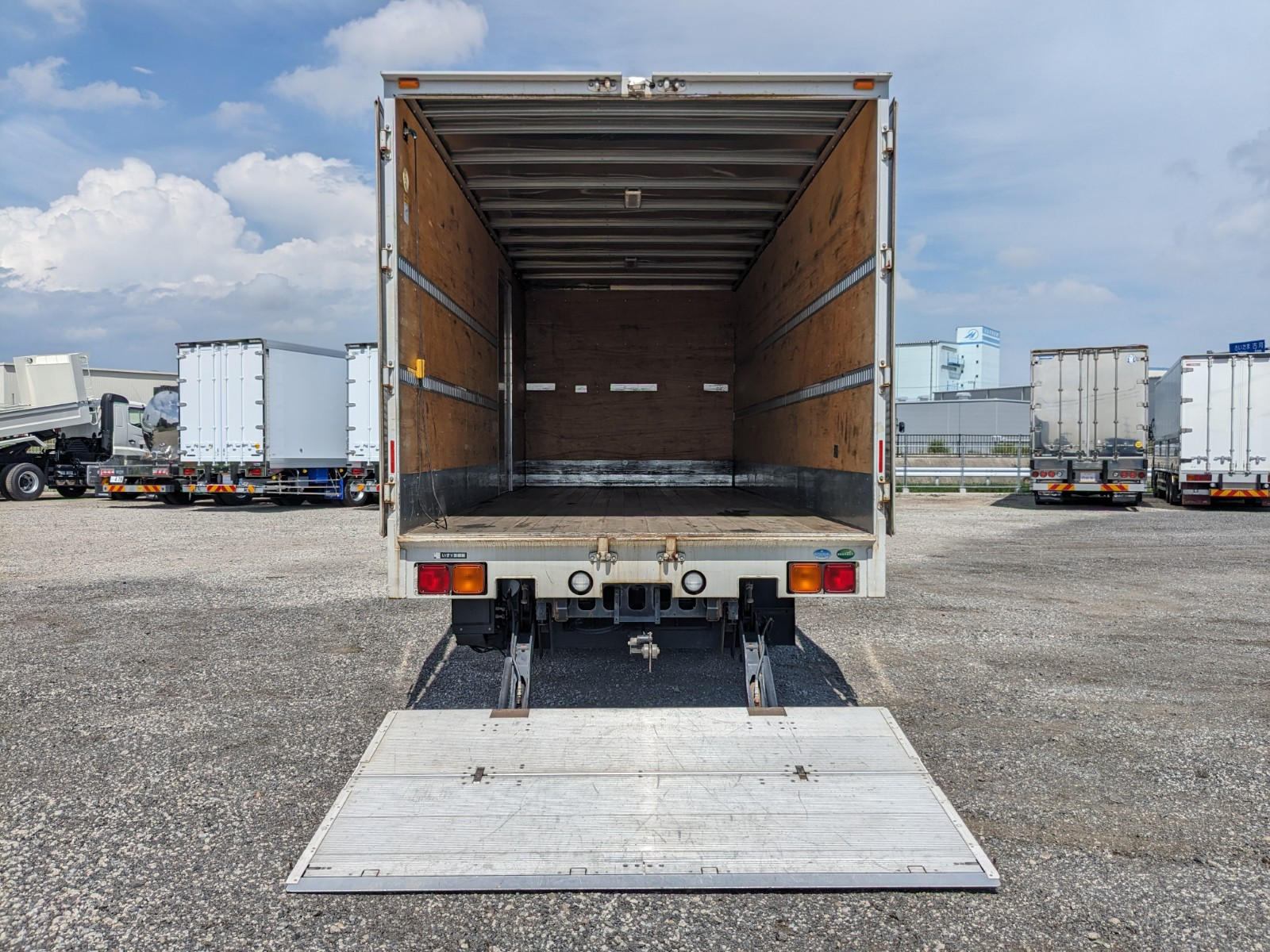 いすゞ フォワード TKG-FRR90S2(2WD)の写真10