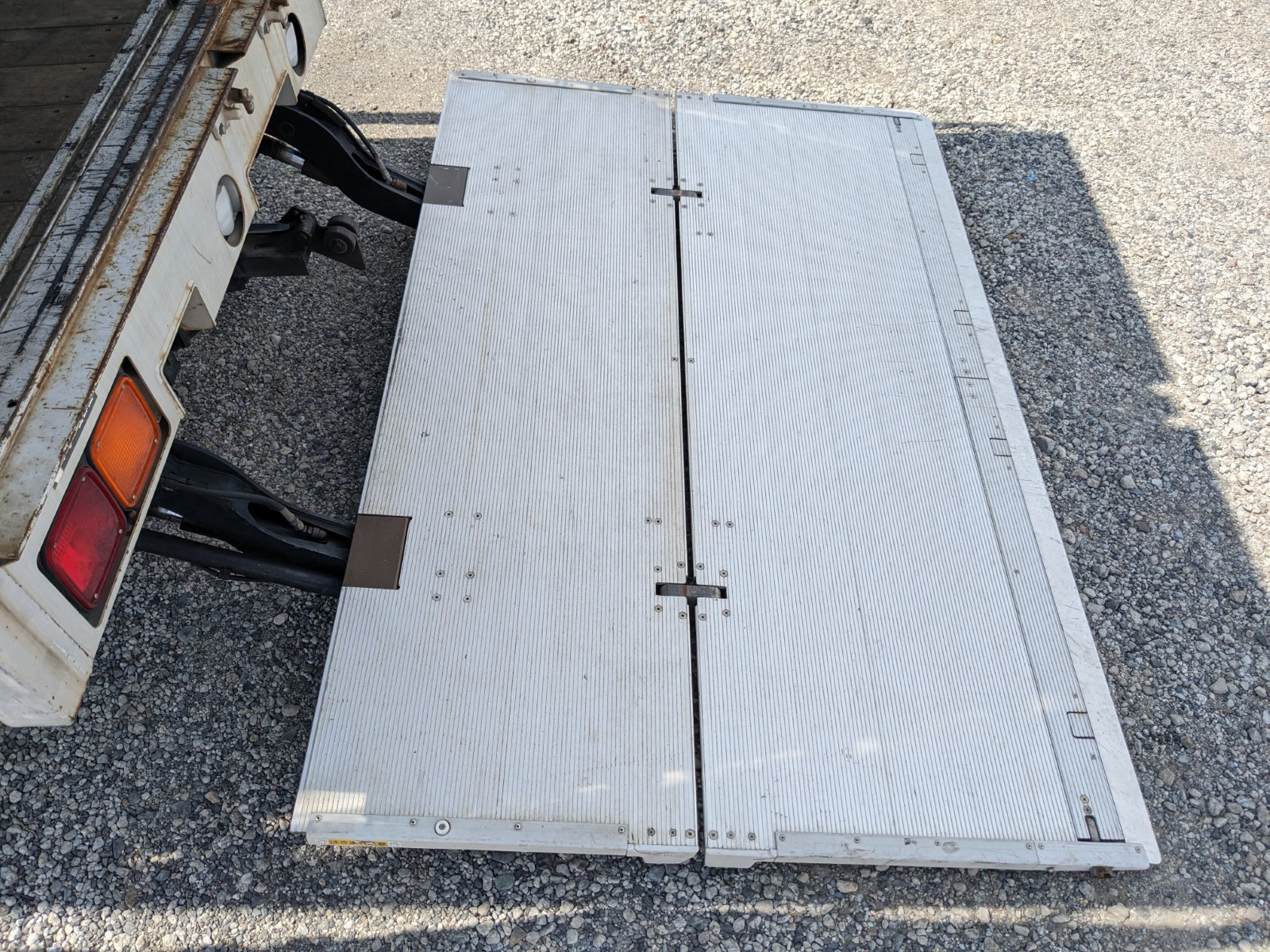 いすゞ フォワード TKG-FRR90S2(2WD)の写真11