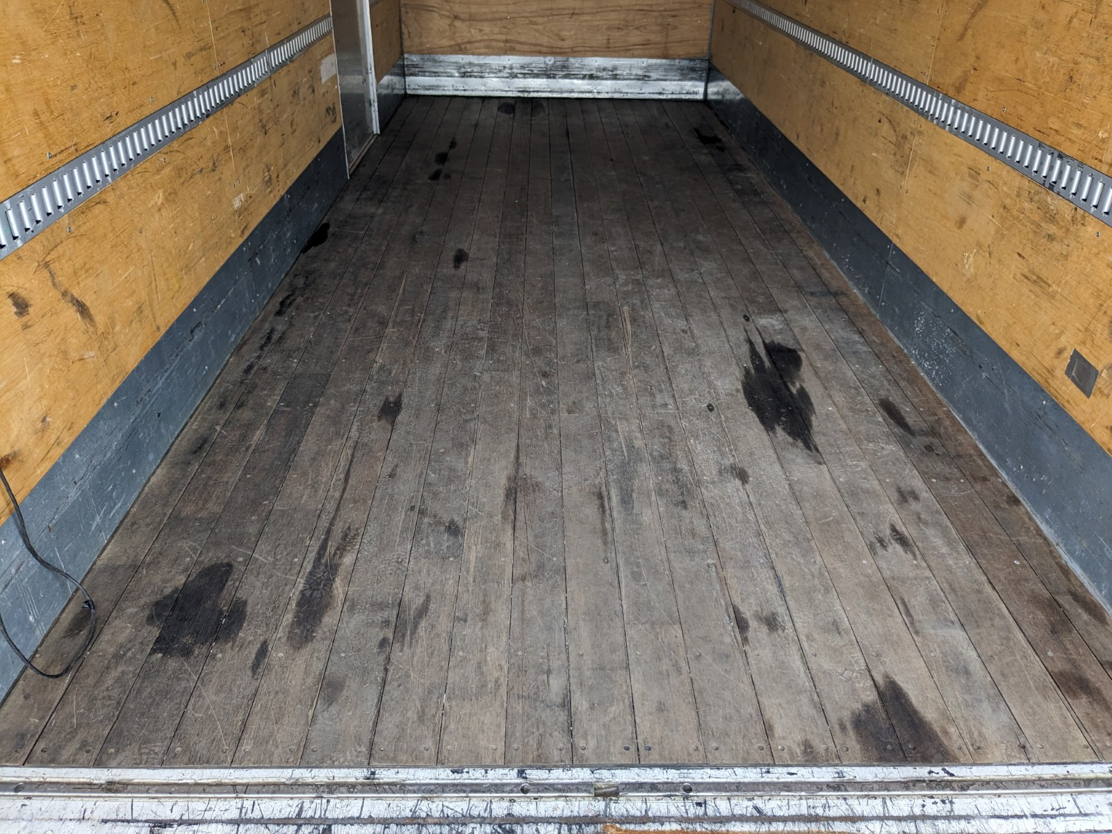 いすゞ フォワード TKG-FRR90S2(2WD)の写真15