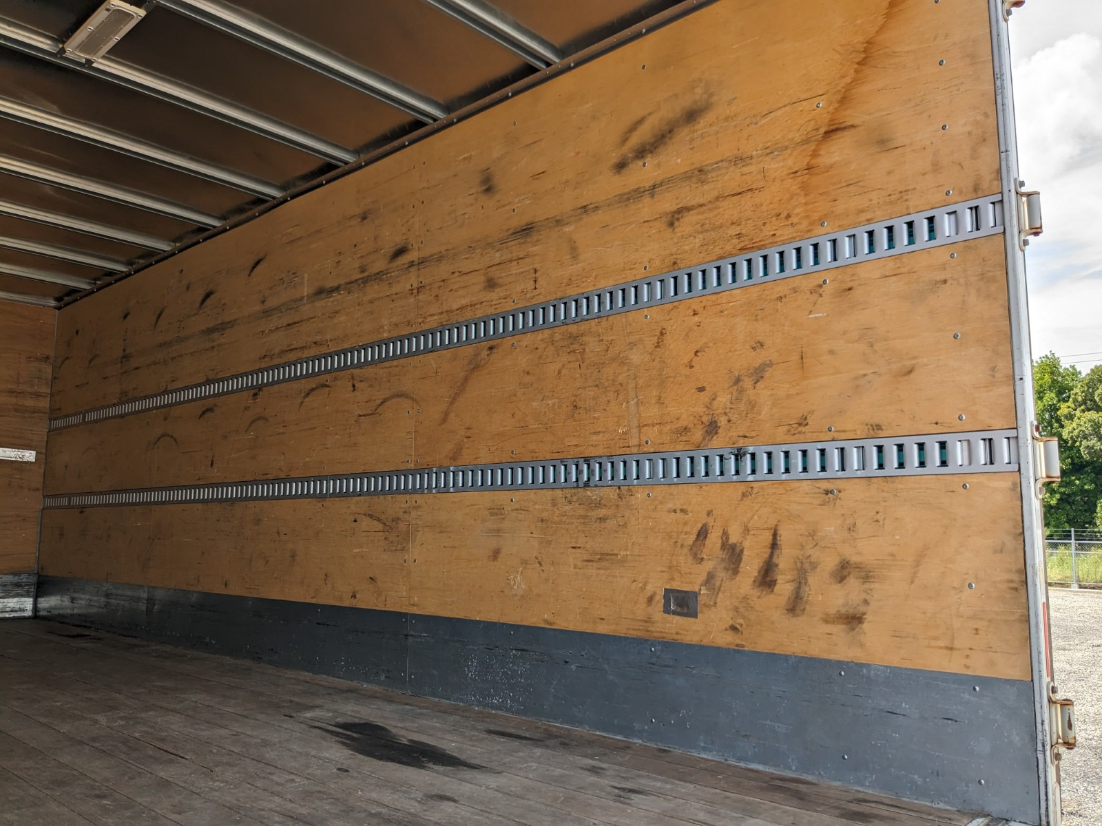 いすゞ フォワード TKG-FRR90S2(2WD)の写真23