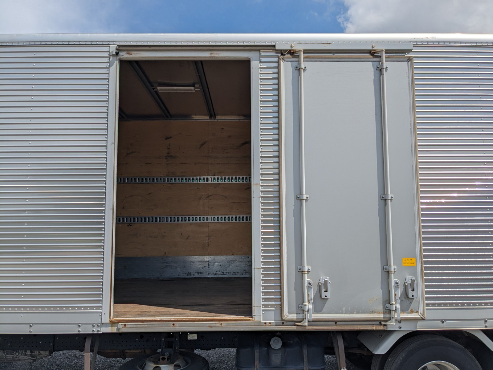 いすゞ フォワード TKG-FRR90S2(2WD)の写真31