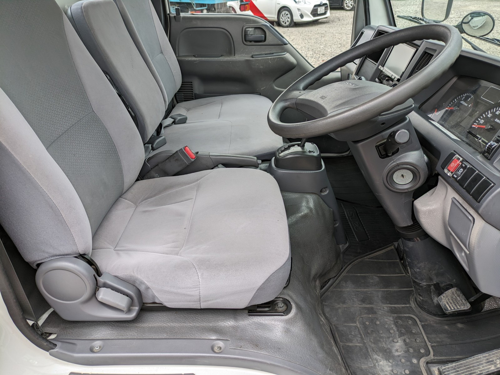 いすゞ エルフ TPG-NJR85A(2WD)の写真27