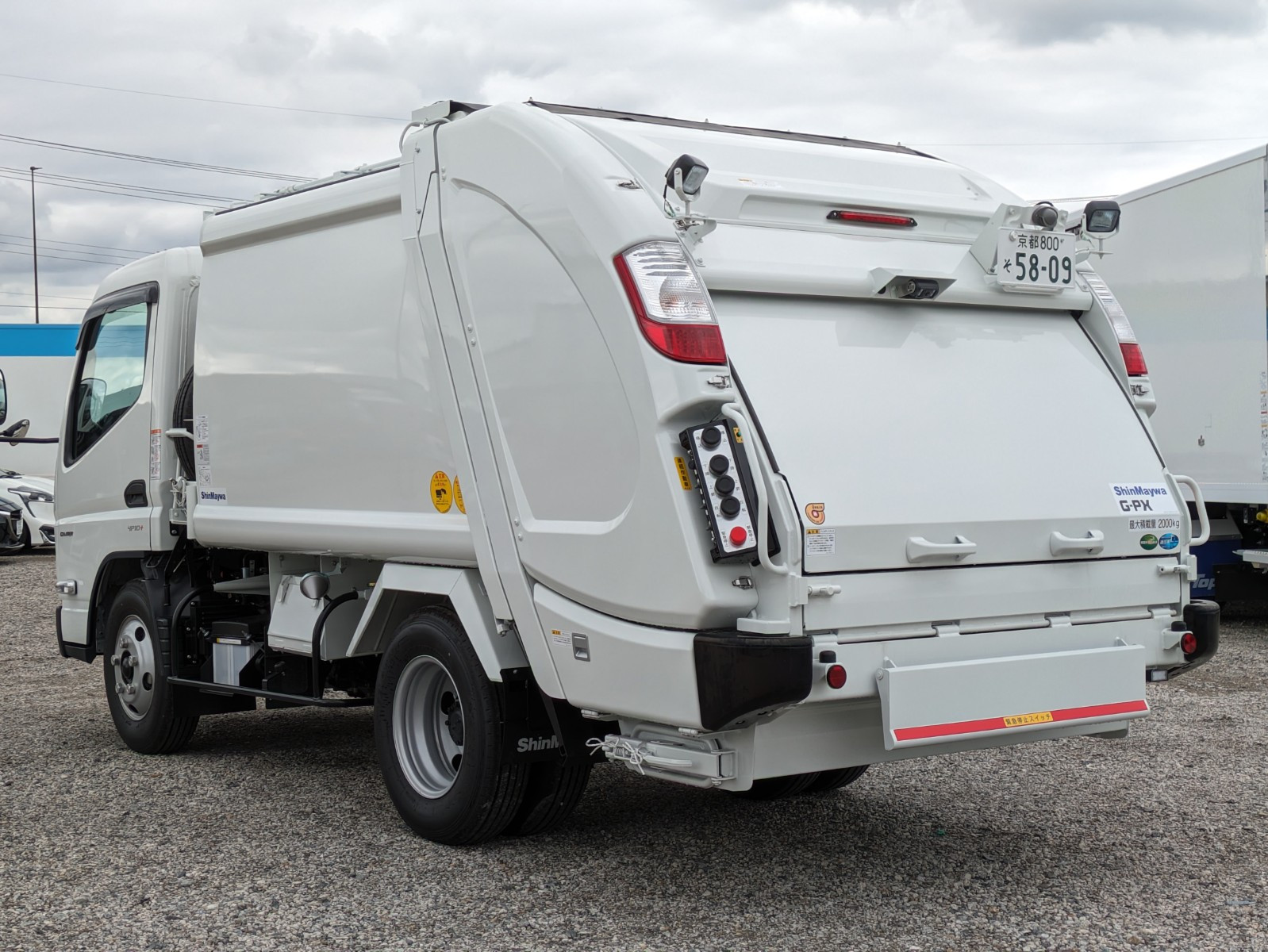 三菱 キャンター 2RG-FEAV0(2WD)の写真7