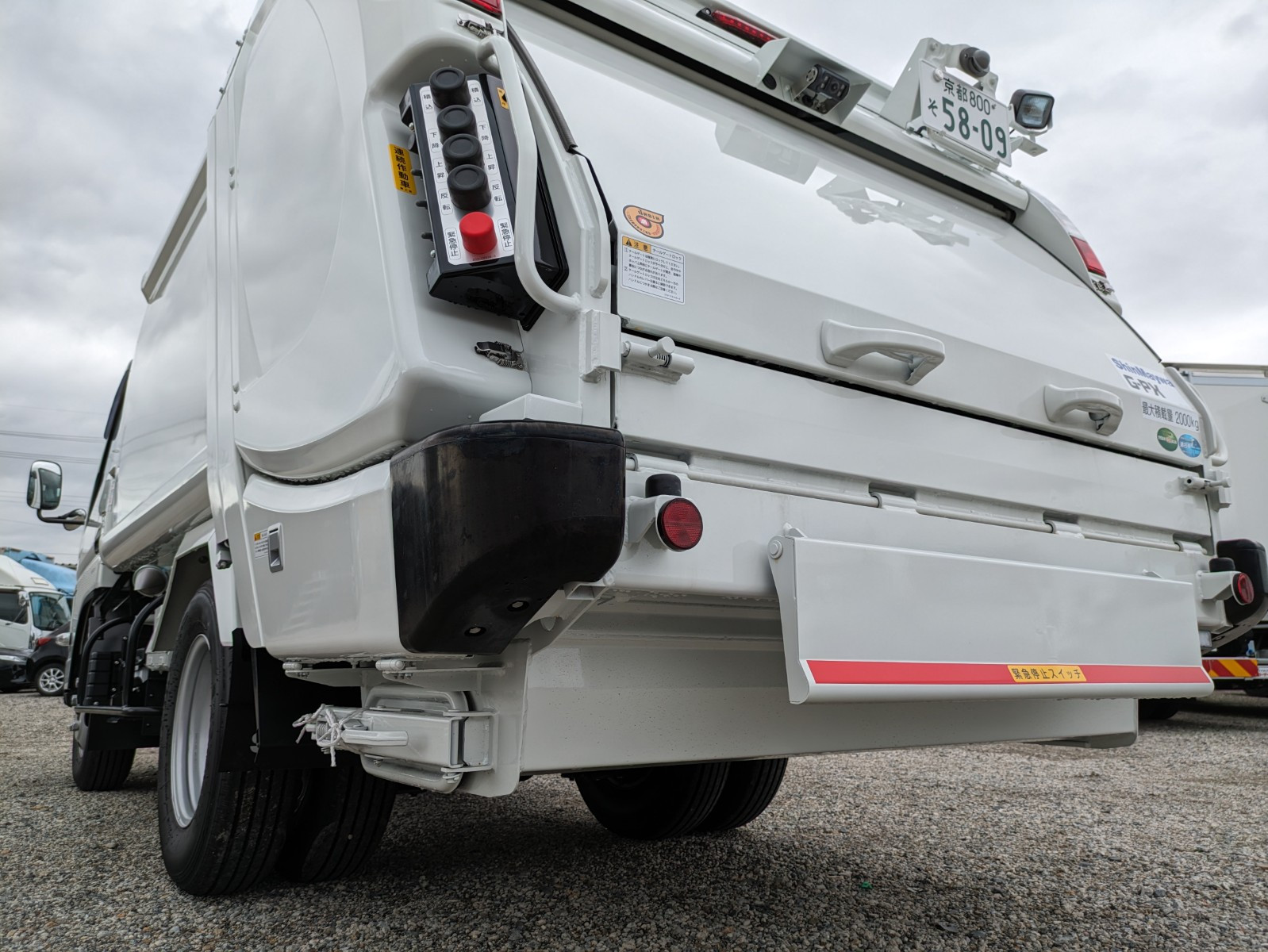 三菱 キャンター 2RG-FEAV0(2WD)の写真8