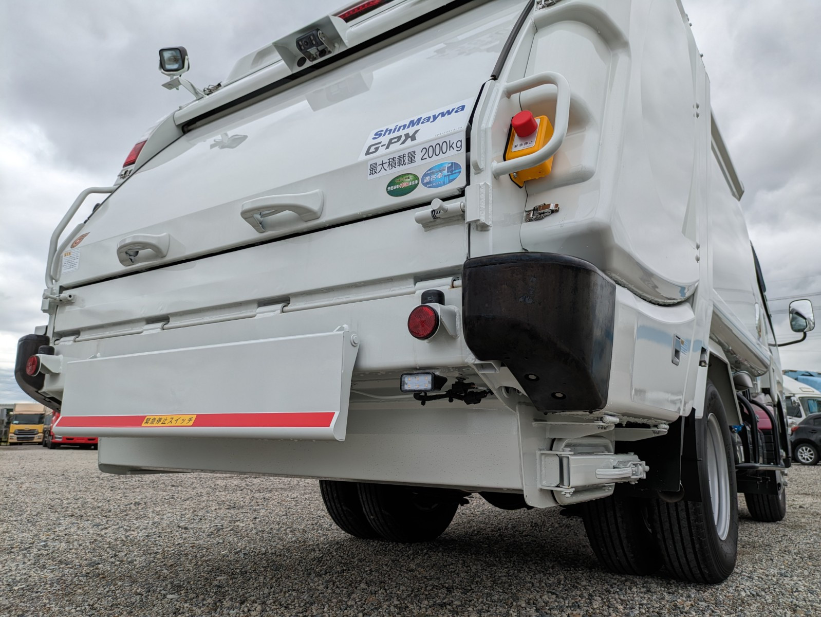 三菱 キャンター 2RG-FEAV0(2WD)の写真10