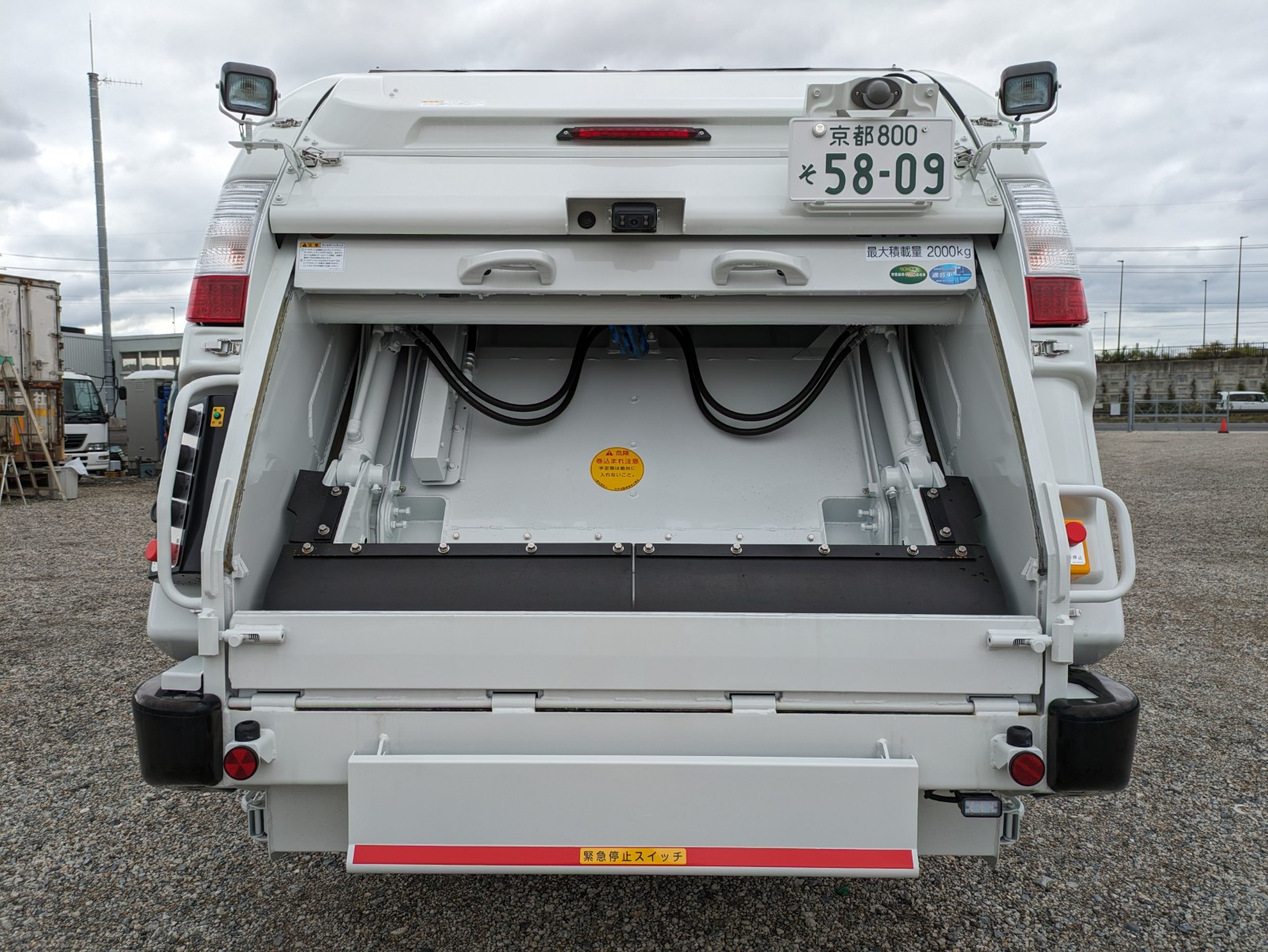 三菱 キャンター 2RG-FEAV0(2WD)の写真12