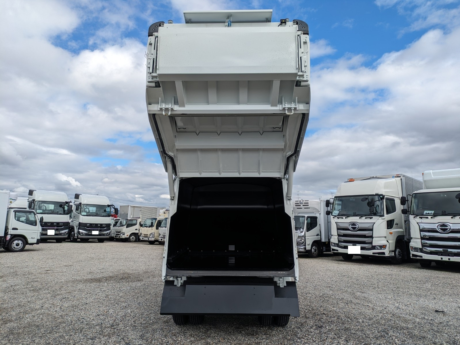 三菱 キャンター 2RG-FEAV0(2WD)の写真14