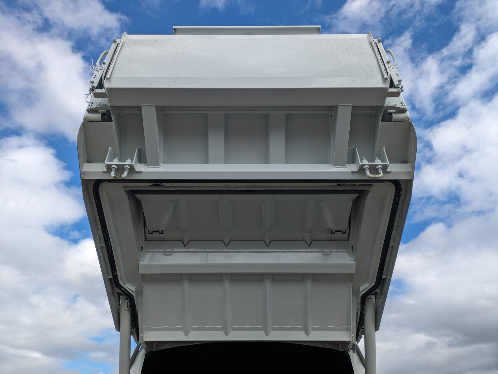 三菱 キャンター 2RG-FEAV0(2WD)の写真15