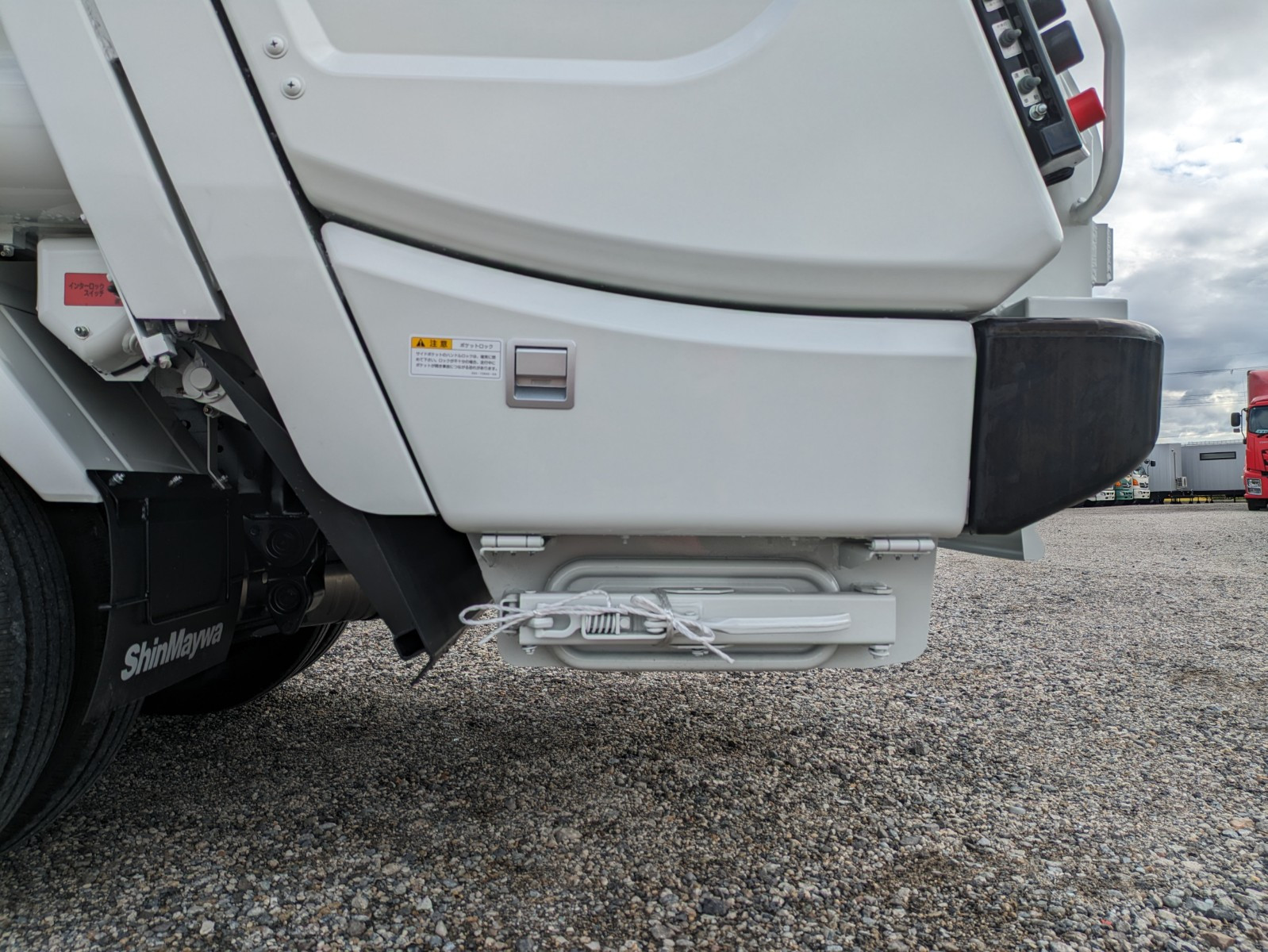 三菱 キャンター 2RG-FEAV0(2WD)の写真18