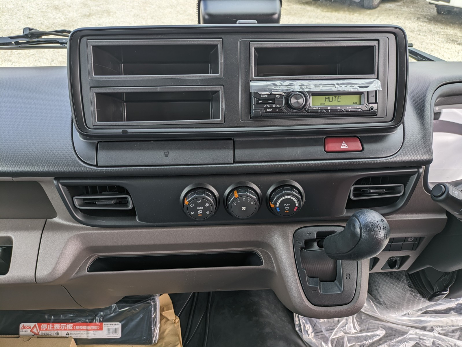 三菱 キャンター 2RG-FEAV0(2WD)の写真30