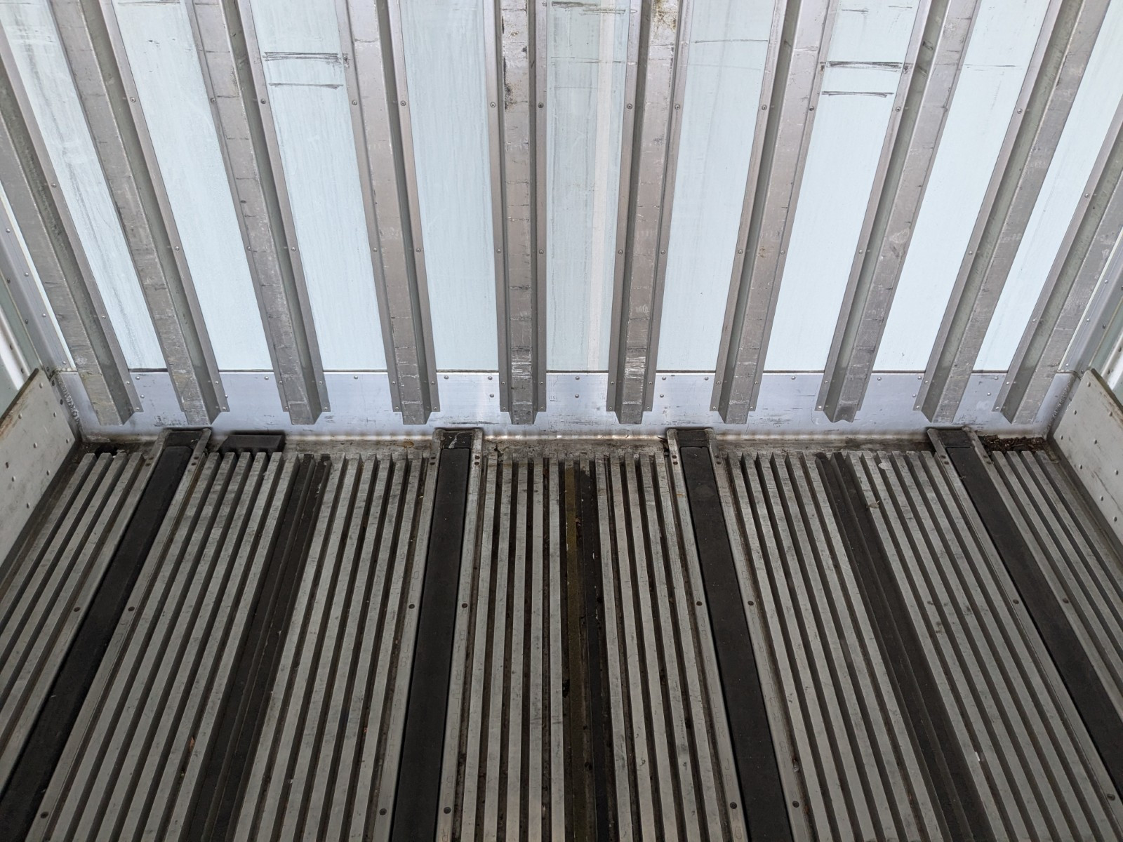 日野 プロフィア 2DG-FW1AHG(8x4)の写真25