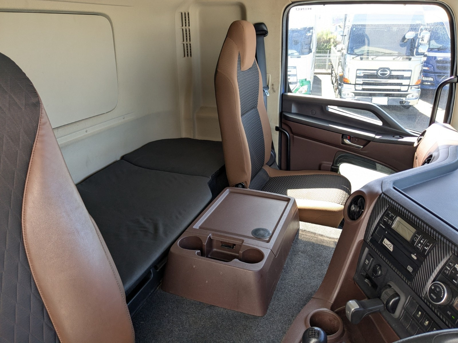 日野 プロフィア 2DG-FW1AHG(8x4)の写真35