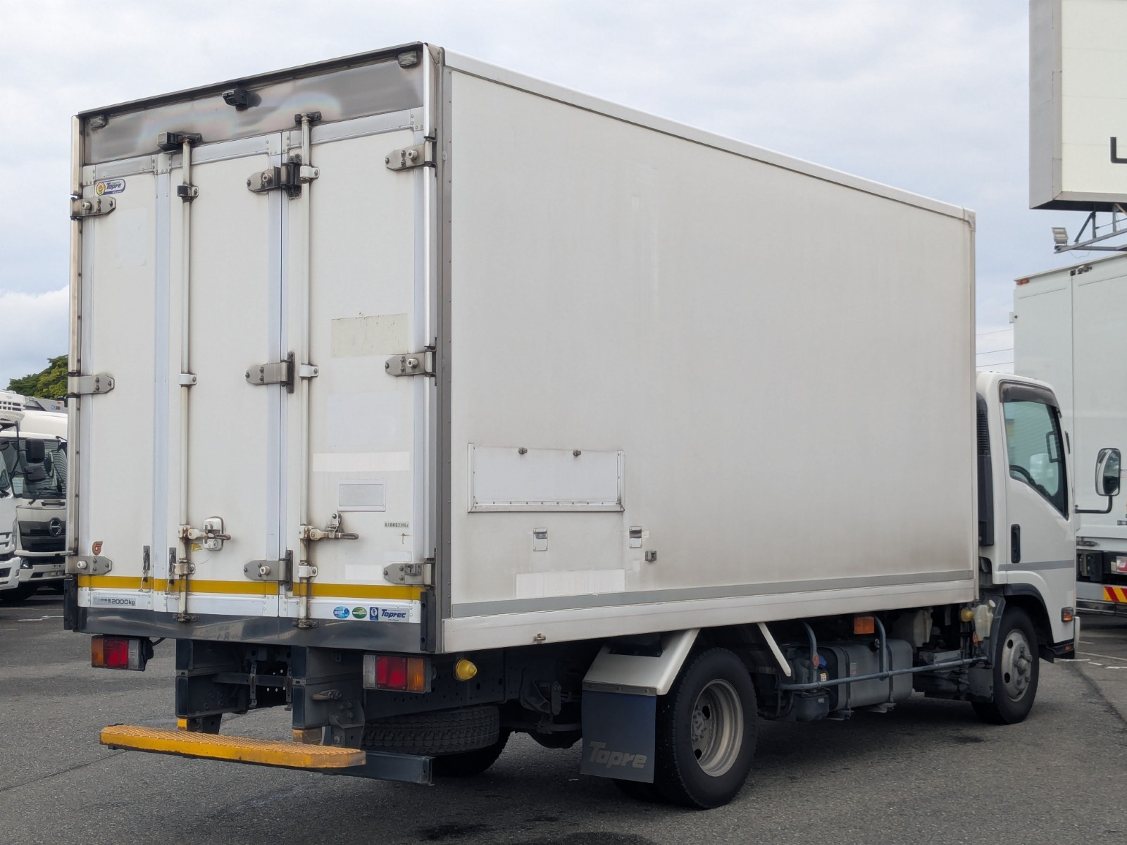 いすゞ エルフ 2RG-NPR88AN(2WD)の写真4