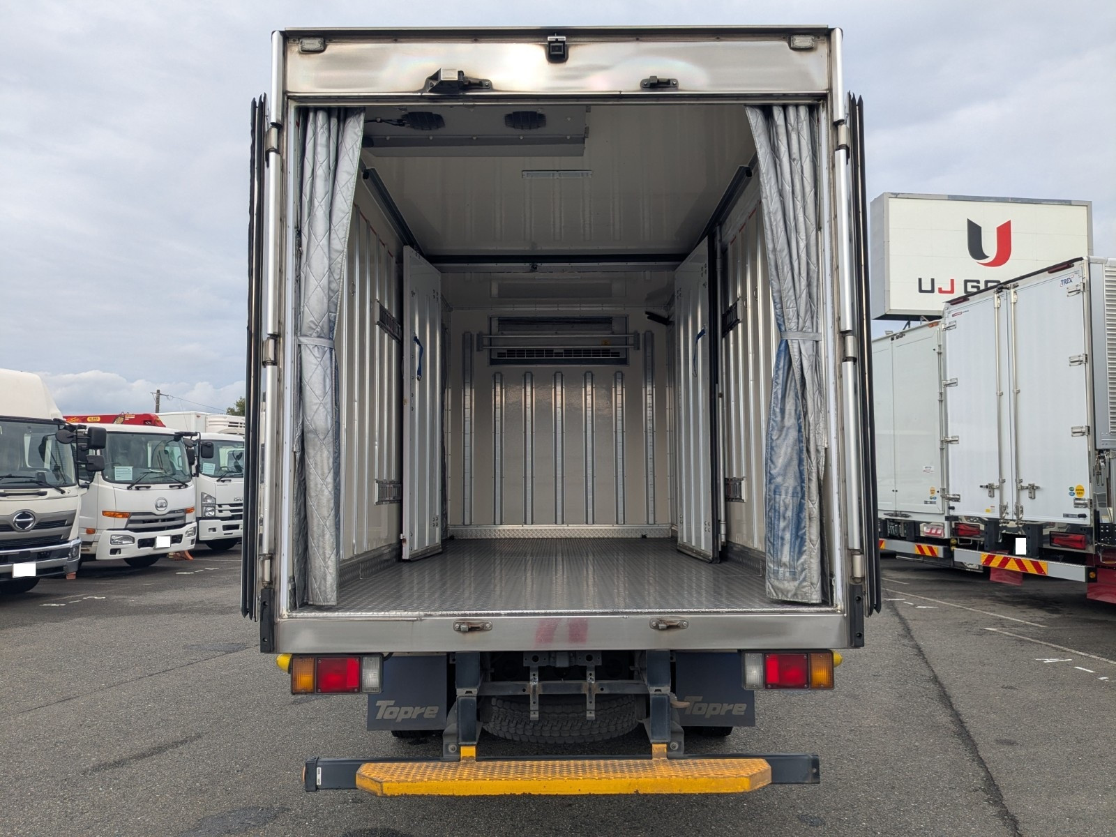 いすゞ エルフ 2RG-NPR88AN(2WD)の写真10