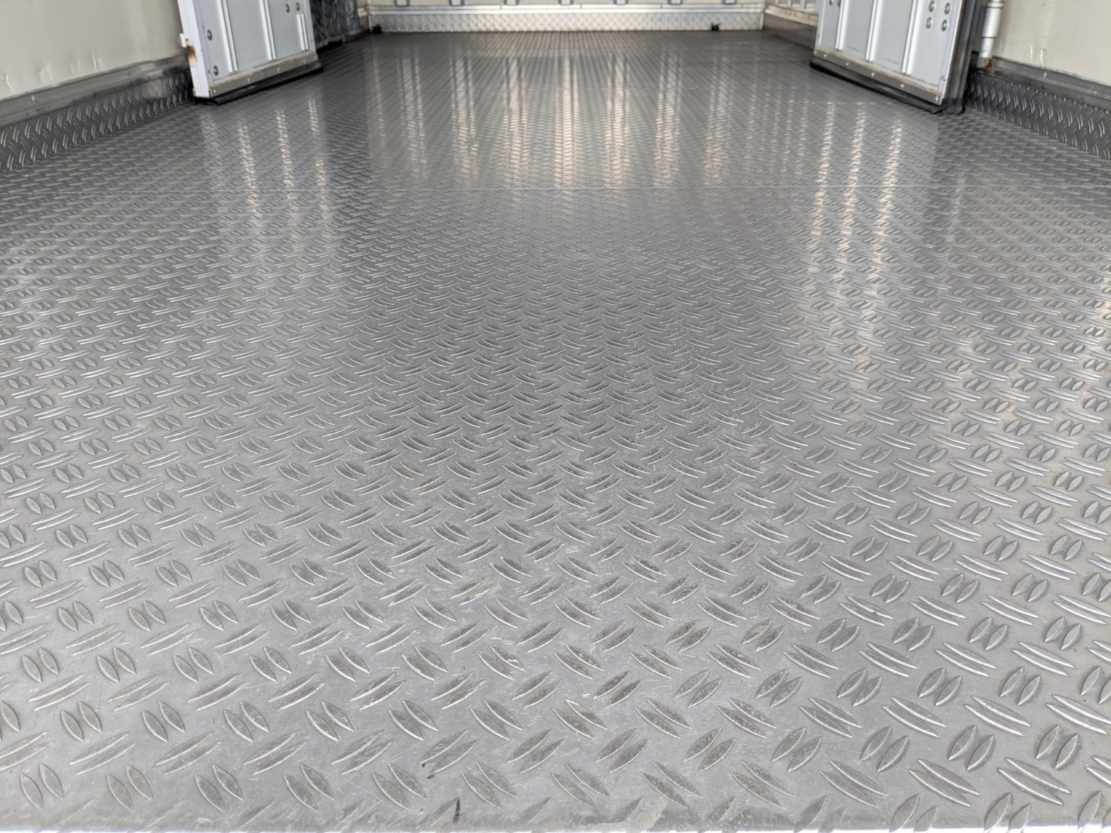 いすゞ エルフ 2RG-NPR88AN(2WD)の写真16