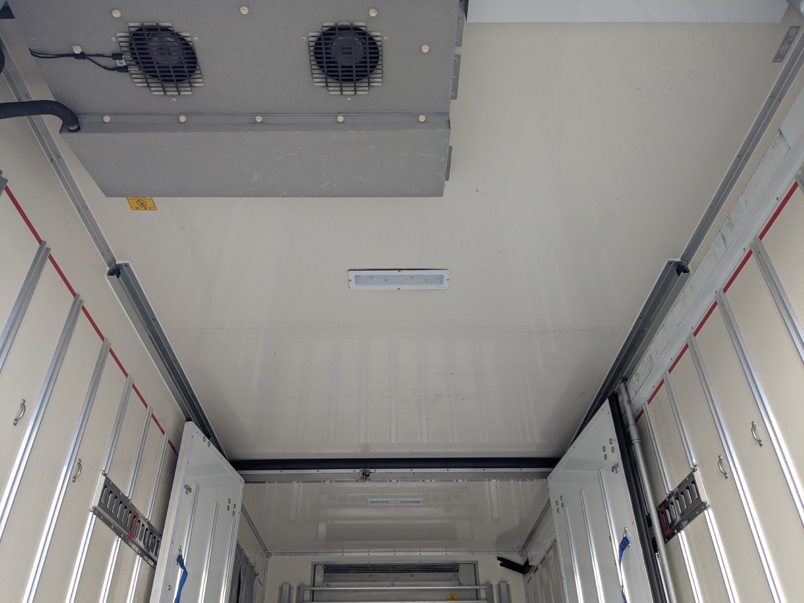 いすゞ エルフ 2RG-NPR88AN(2WD)の写真17