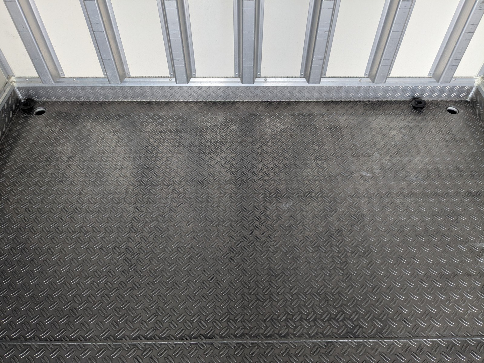 いすゞ エルフ 2RG-NPR88AN(2WD)の写真18