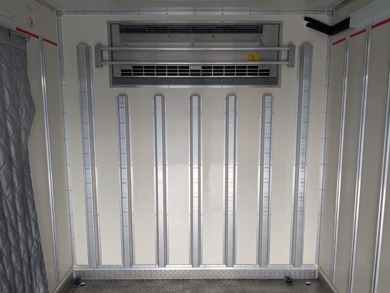 いすゞ エルフ 2RG-NPR88AN(2WD)の写真19