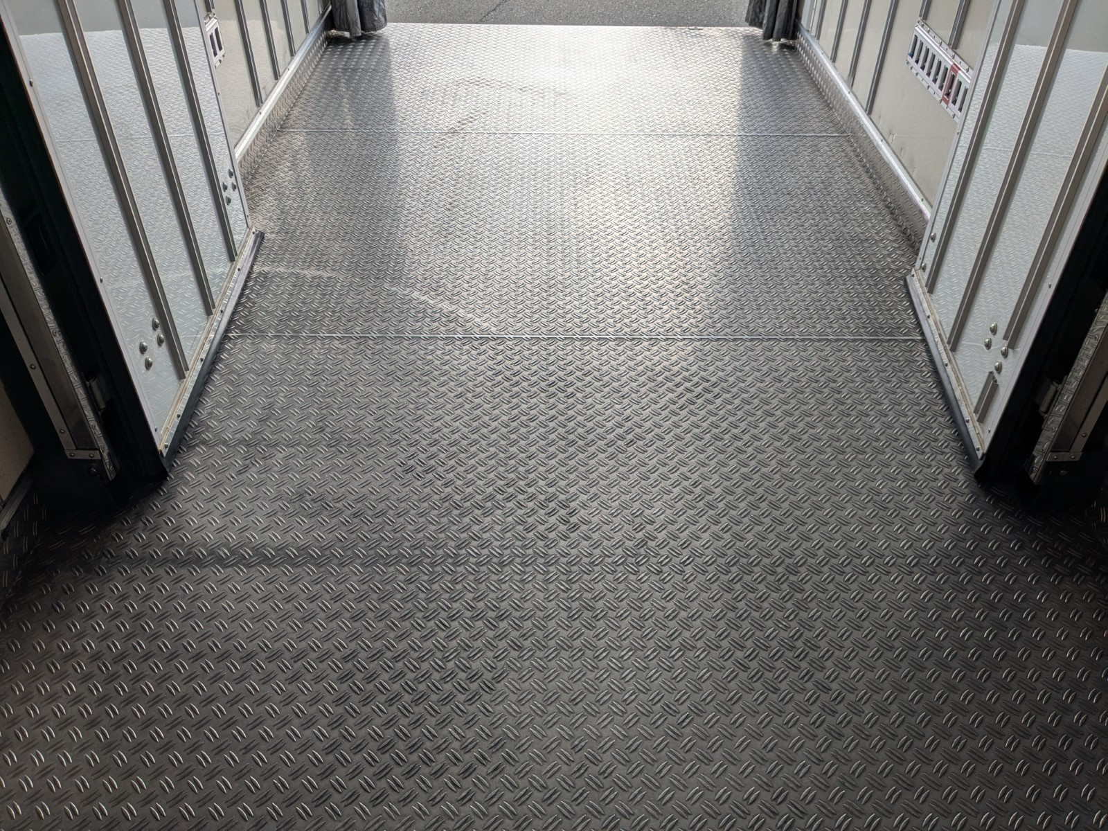 いすゞ エルフ 2RG-NPR88AN(2WD)の写真21