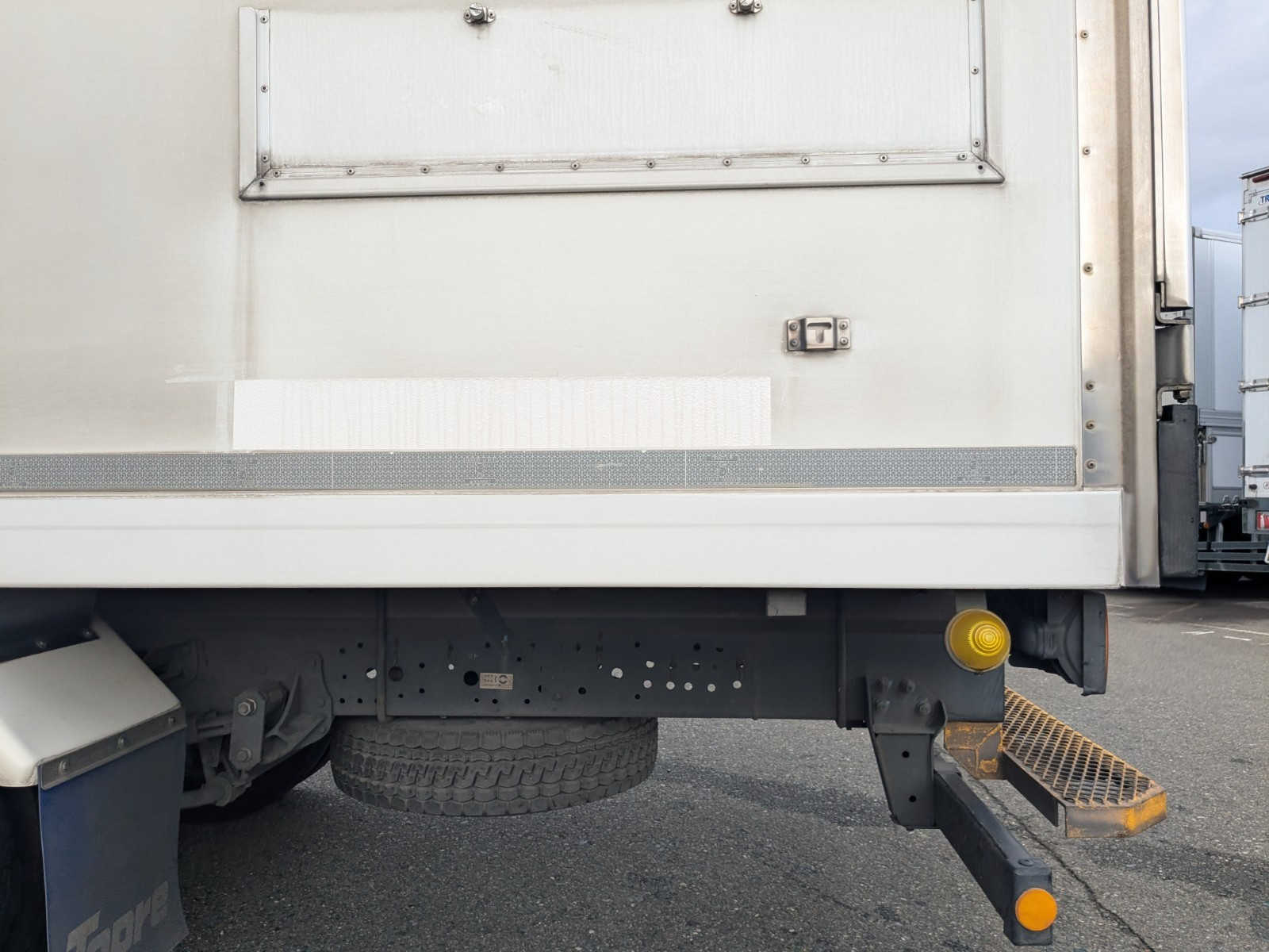 いすゞ エルフ 2RG-NPR88AN(2WD)の写真25