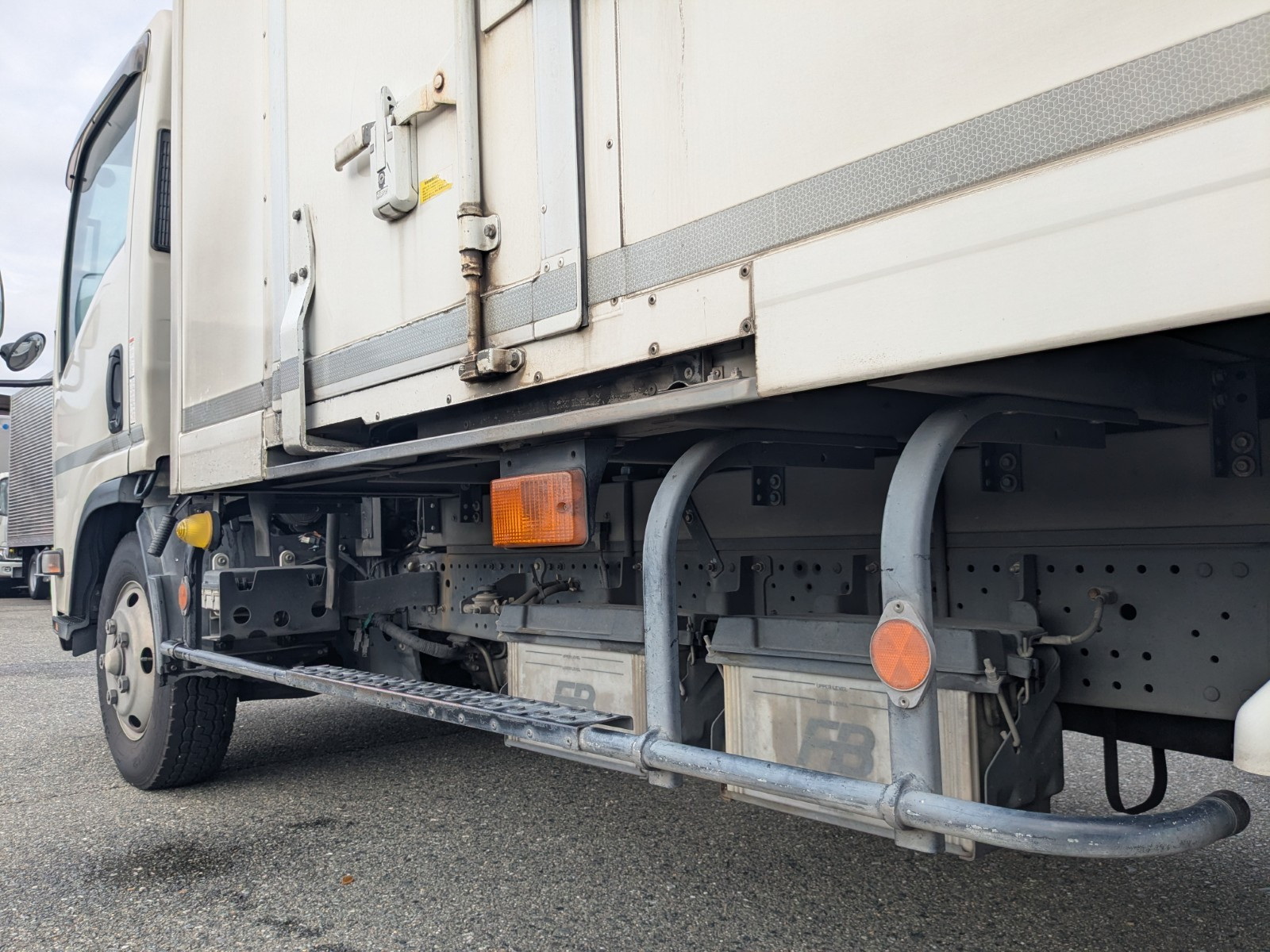 いすゞ エルフ 2RG-NPR88AN(2WD)の写真28