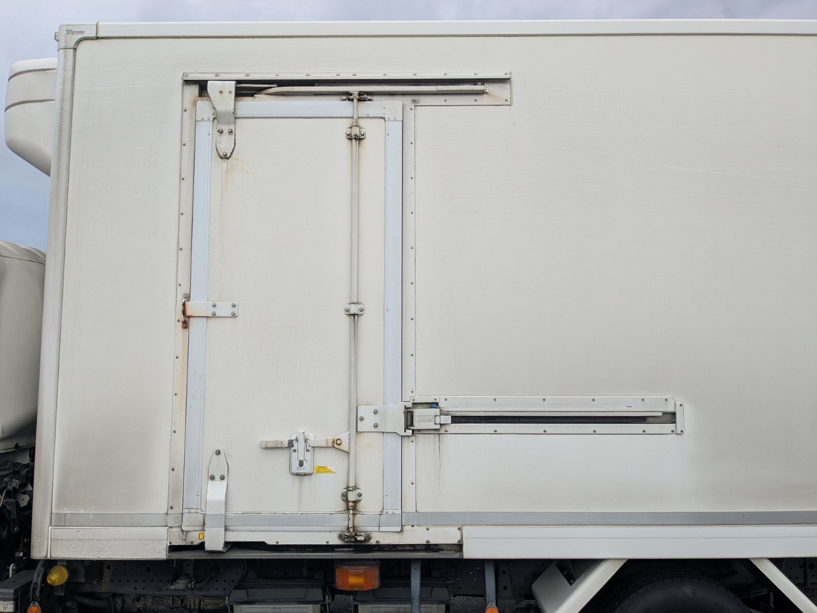 いすゞ エルフ 2RG-NPR88AN(2WD)の写真29