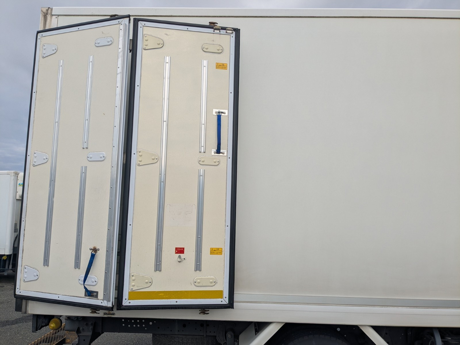 いすゞ エルフ 2RG-NPR88AN(2WD)の写真31