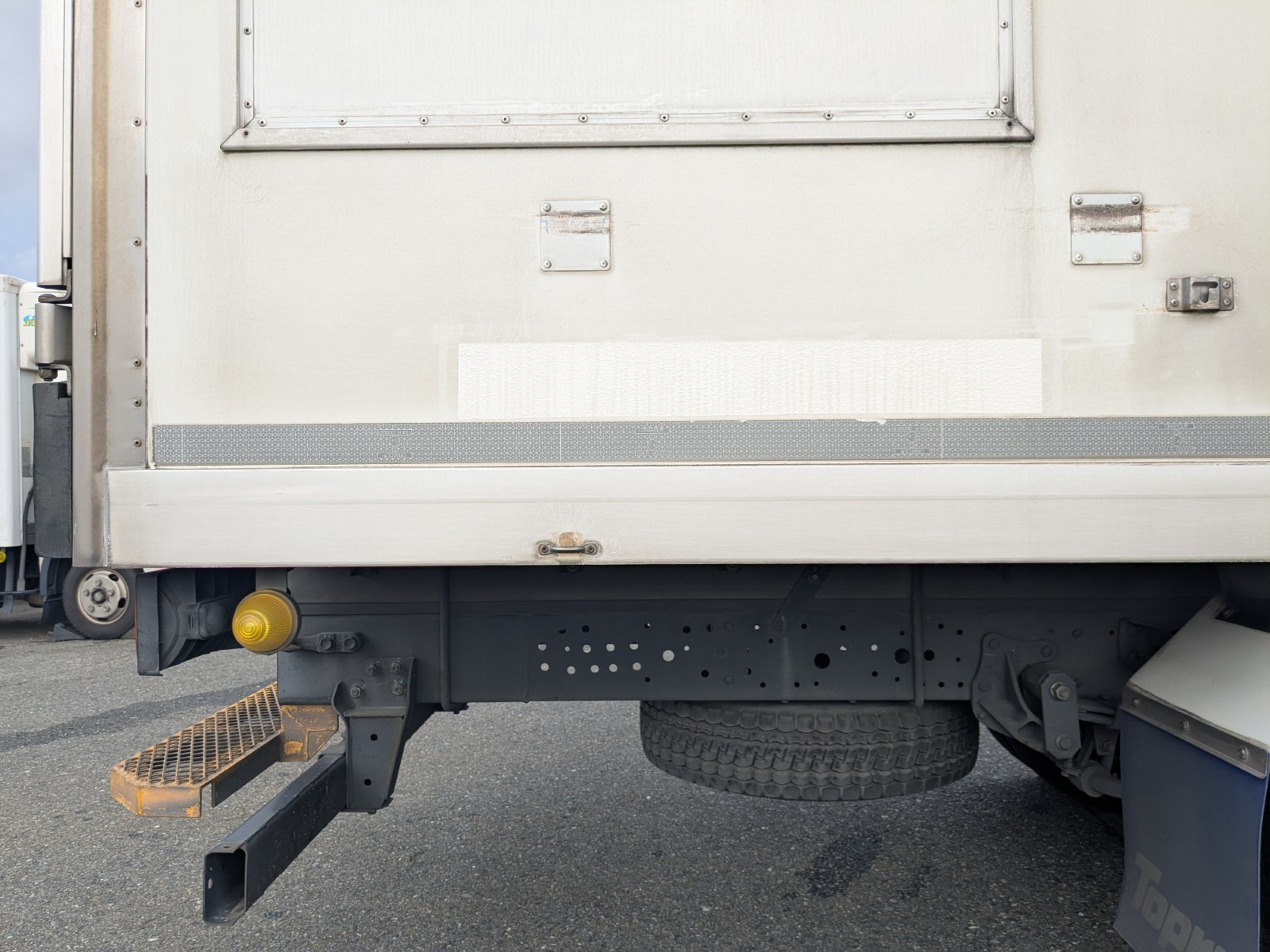 いすゞ エルフ 2RG-NPR88AN(2WD)の写真32