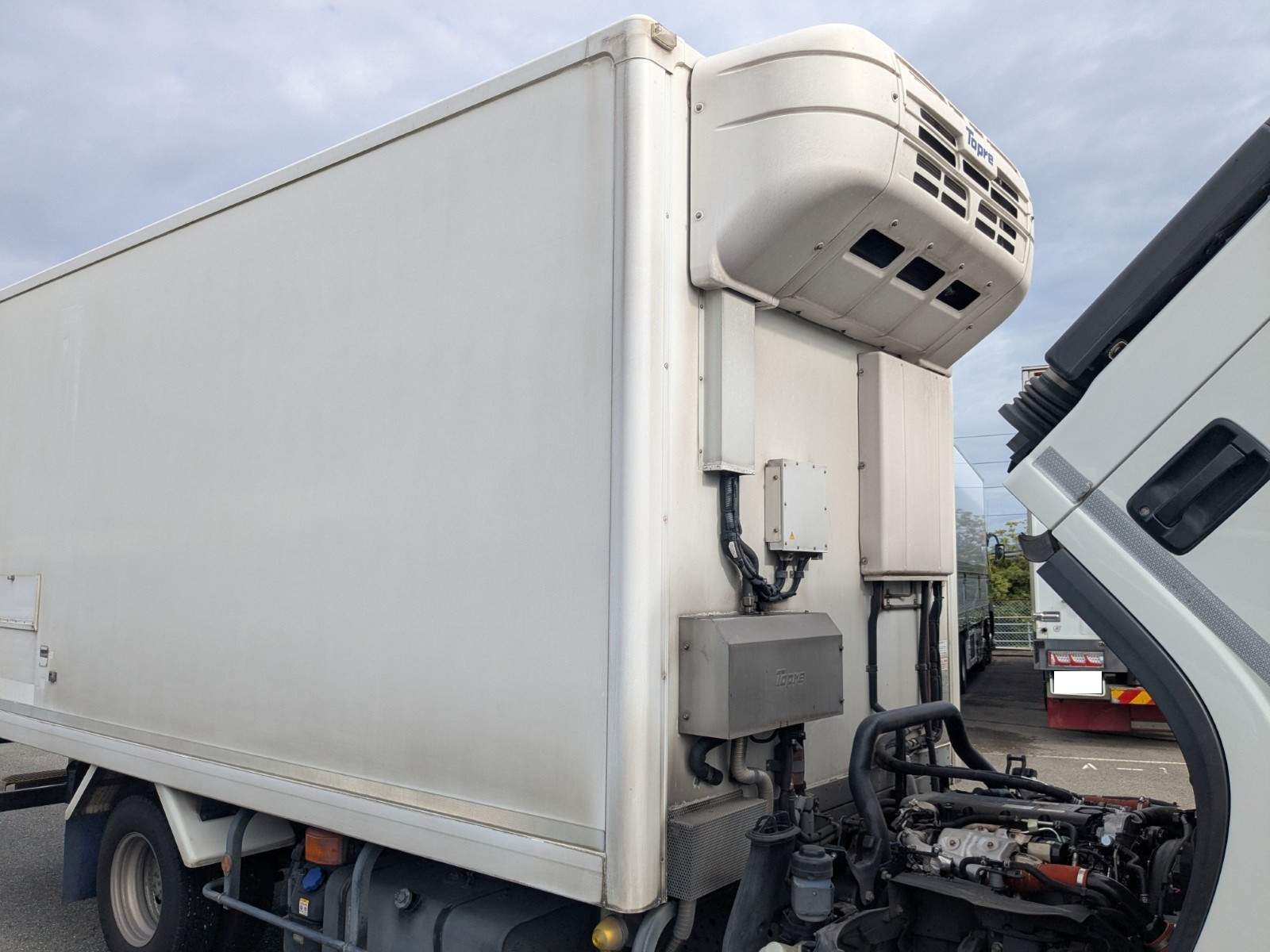 いすゞ エルフ 2RG-NPR88AN(2WD)の写真44