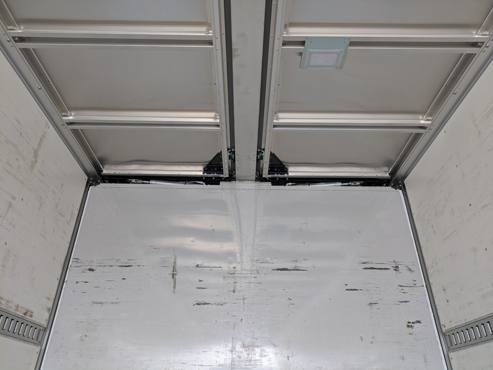 ＵＤ クオン 2PG-CG5CA(8x4)の写真15