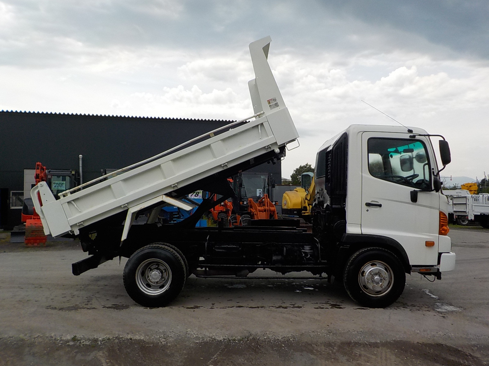 日野 レンジャー TKG-FC9JCAP(2WD)の写真4