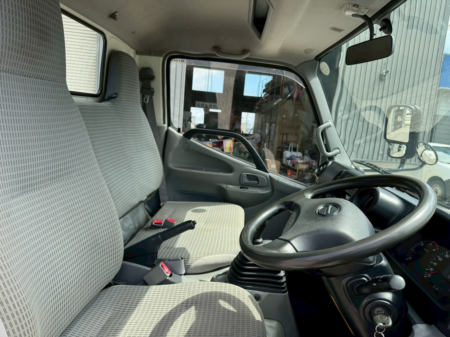 日野 デュトロ SKG-XZU650M(2WD)の写真37