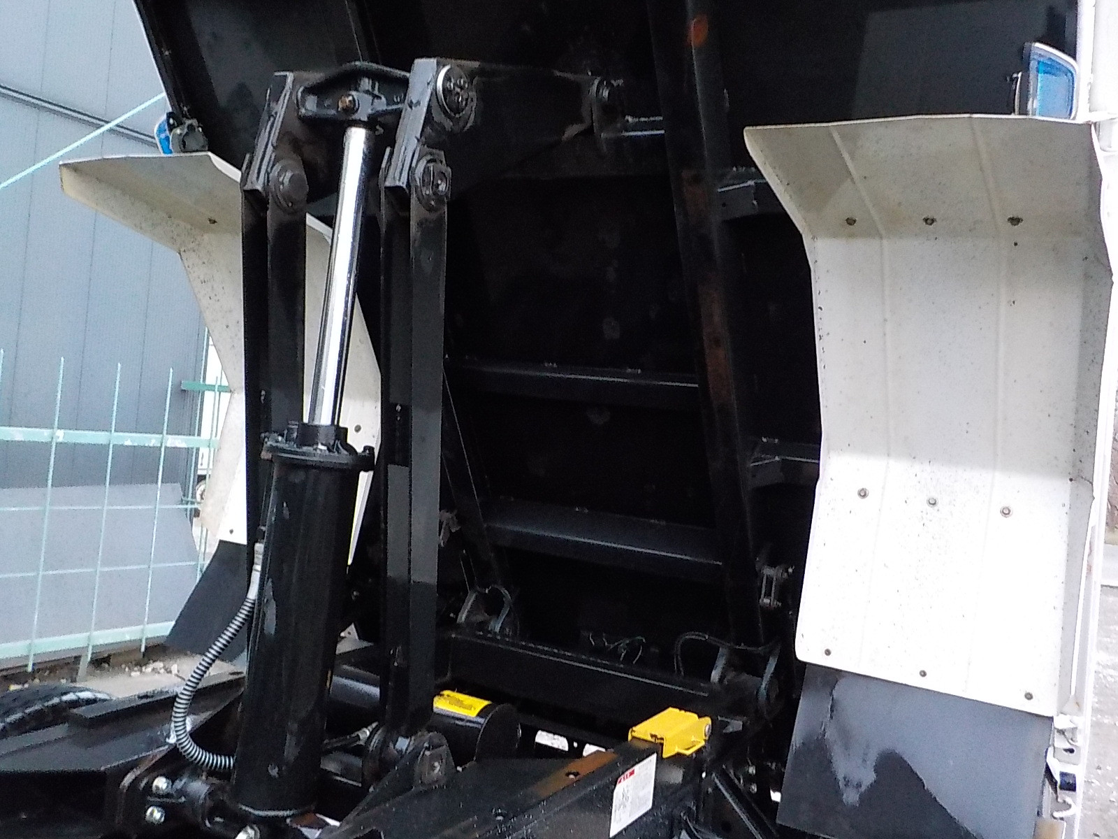 いすゞ フォワード TKG-FRR90S2(2WD)の写真26